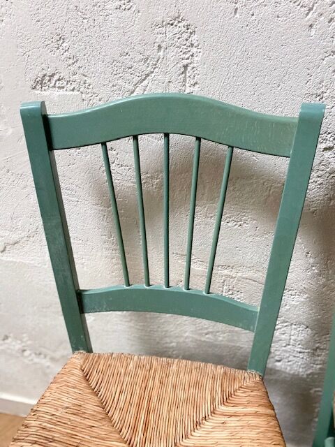 Set of 2 wooden chairs