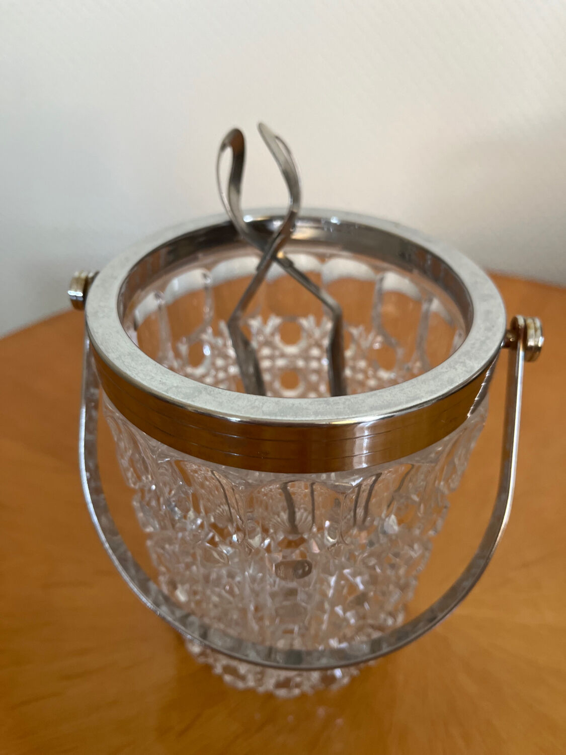 Ice bucket with its pliers