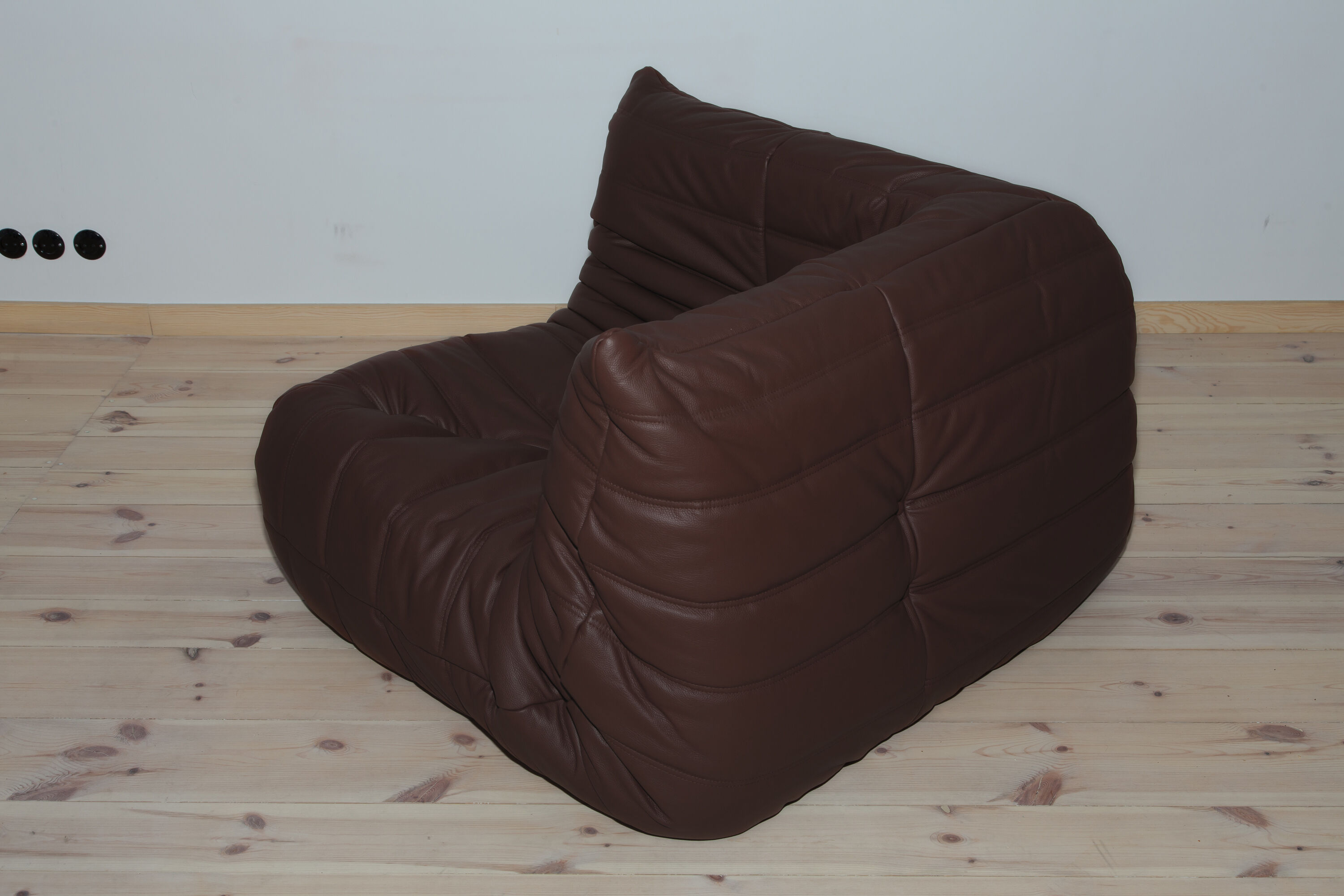 Togo corner chair model designed by Michel Ducaroy 1973