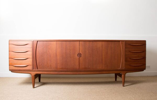 Grande enfilade Danoise en Teck modèle U15 par Johannes Andersen 1965.