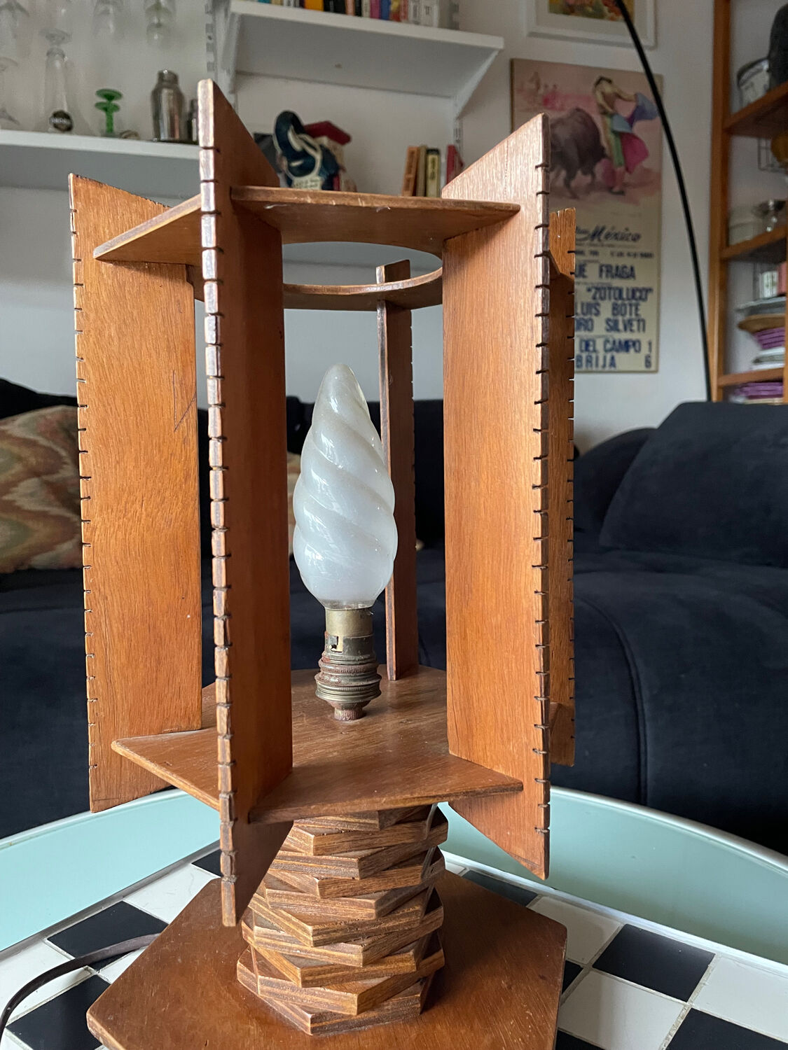 Lampe moderniste en bois - création d’ébénisterie artisanale 70’s