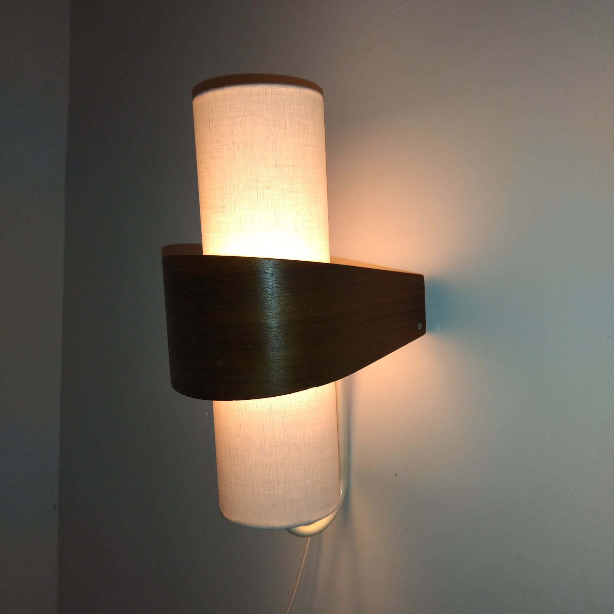 Paire d'appliques scandinave années 60 bois tissus