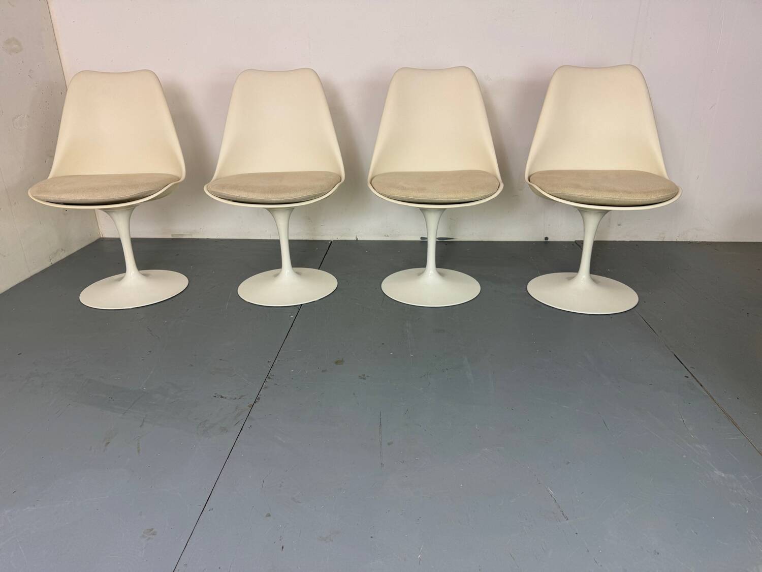4 Mid-Century Modernist Space Age Tulip Chairs by Eero Saarinen Knoll, 1960s
