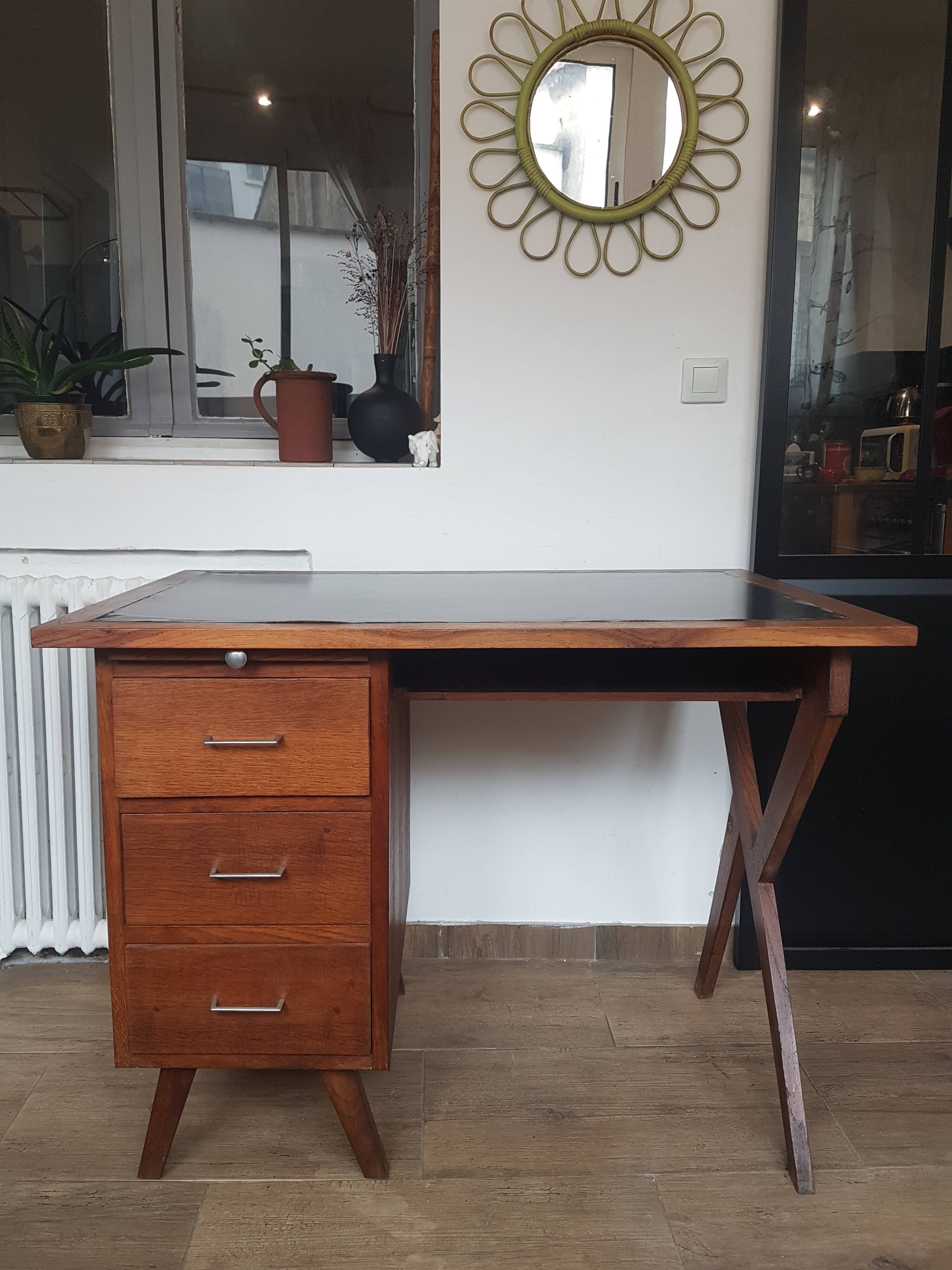 Bureau scandinave pieds compas