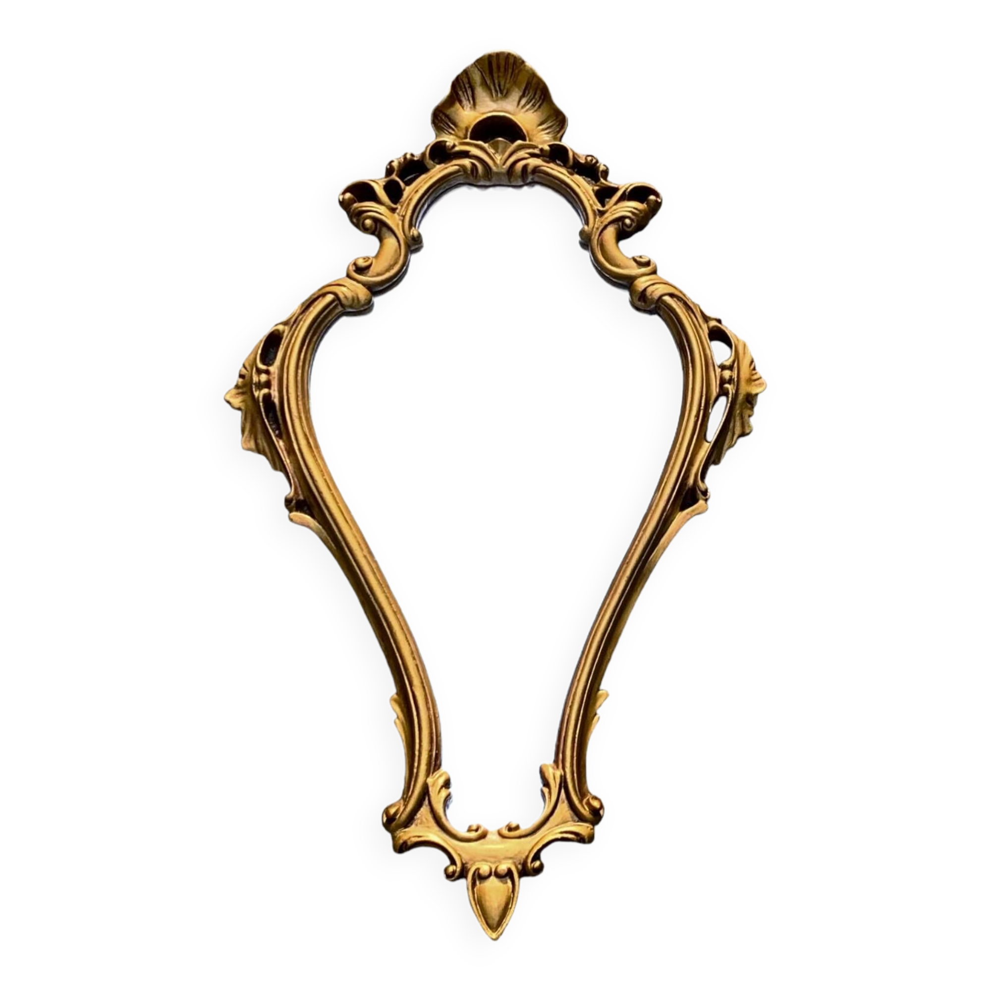 Vintage shell mirror in gold plaster