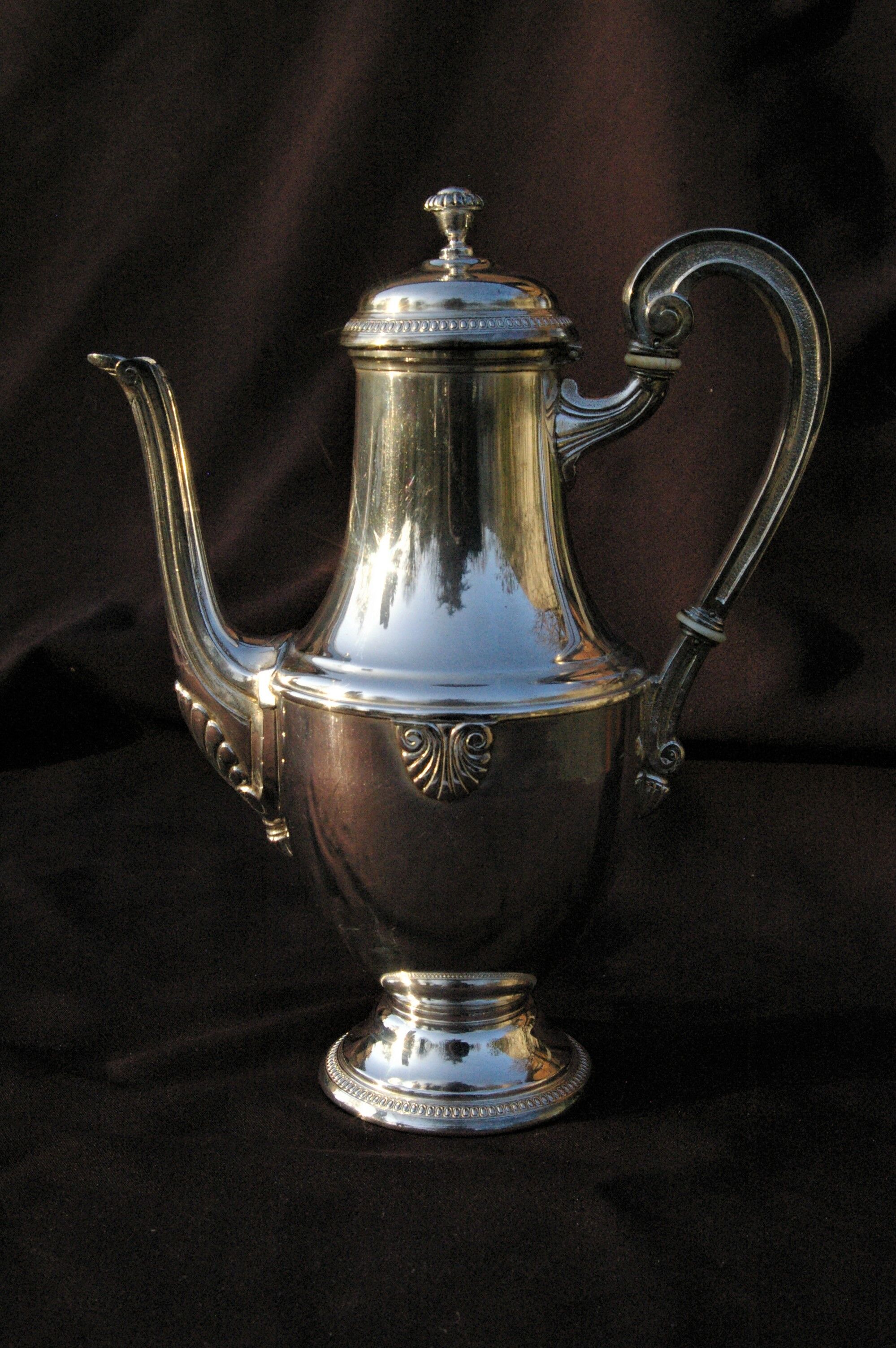 Pourer Coffee maker in Silver Metal model Shell