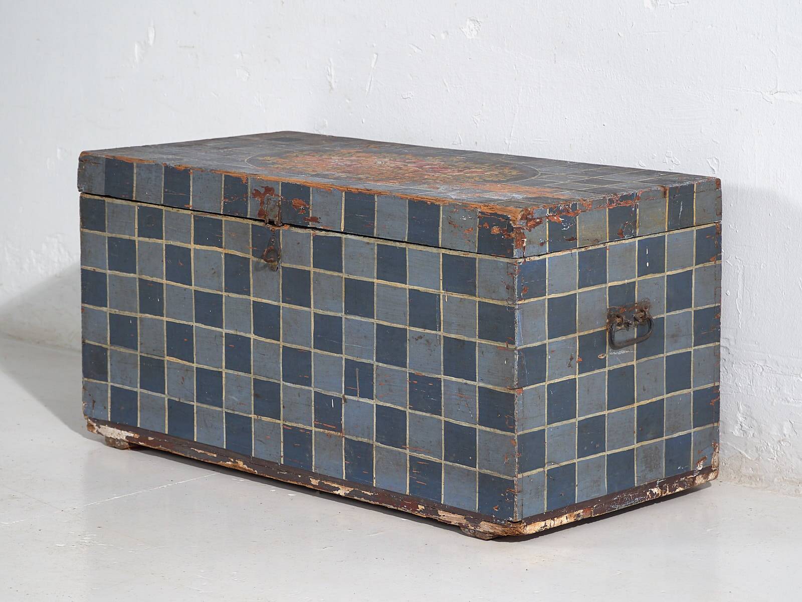 Antique painted trunk with geometric decoration (c.1920) #8