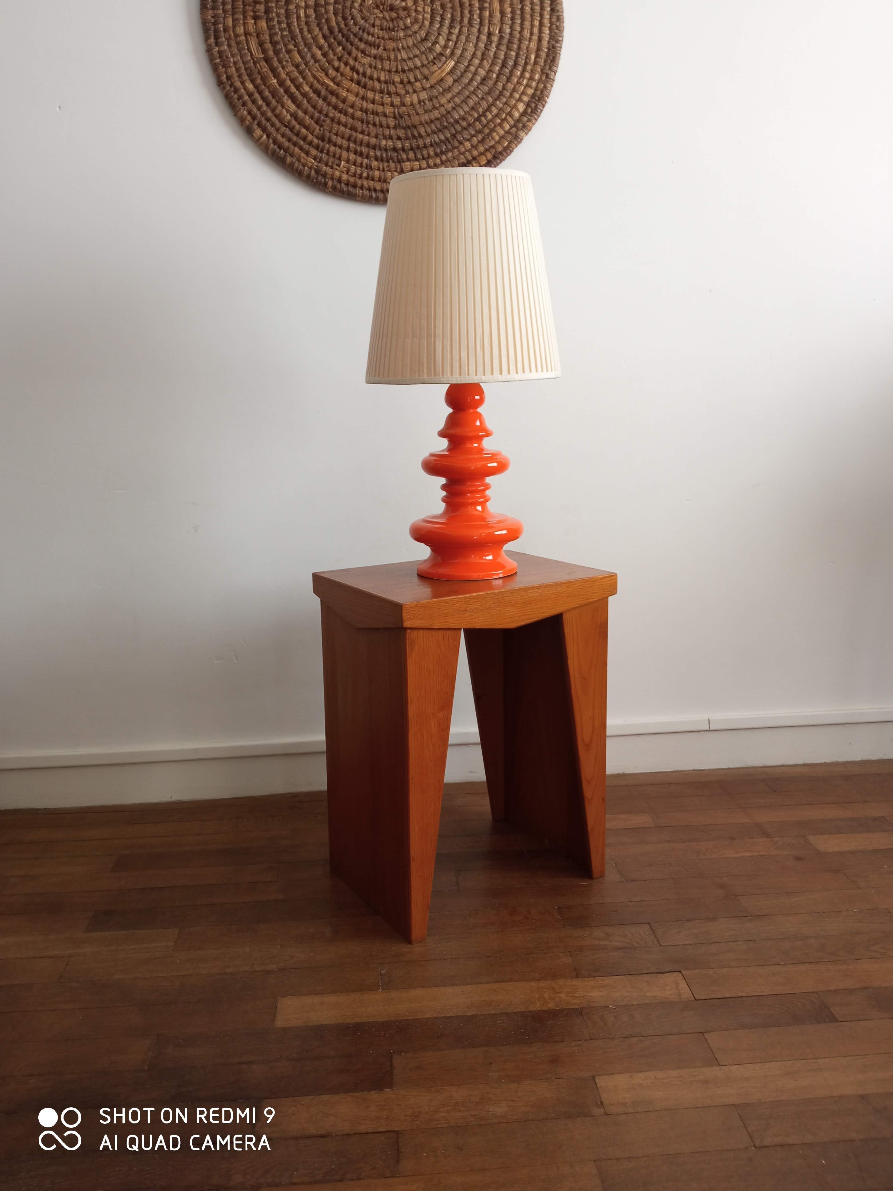 Vintage sofa tip in blond wood