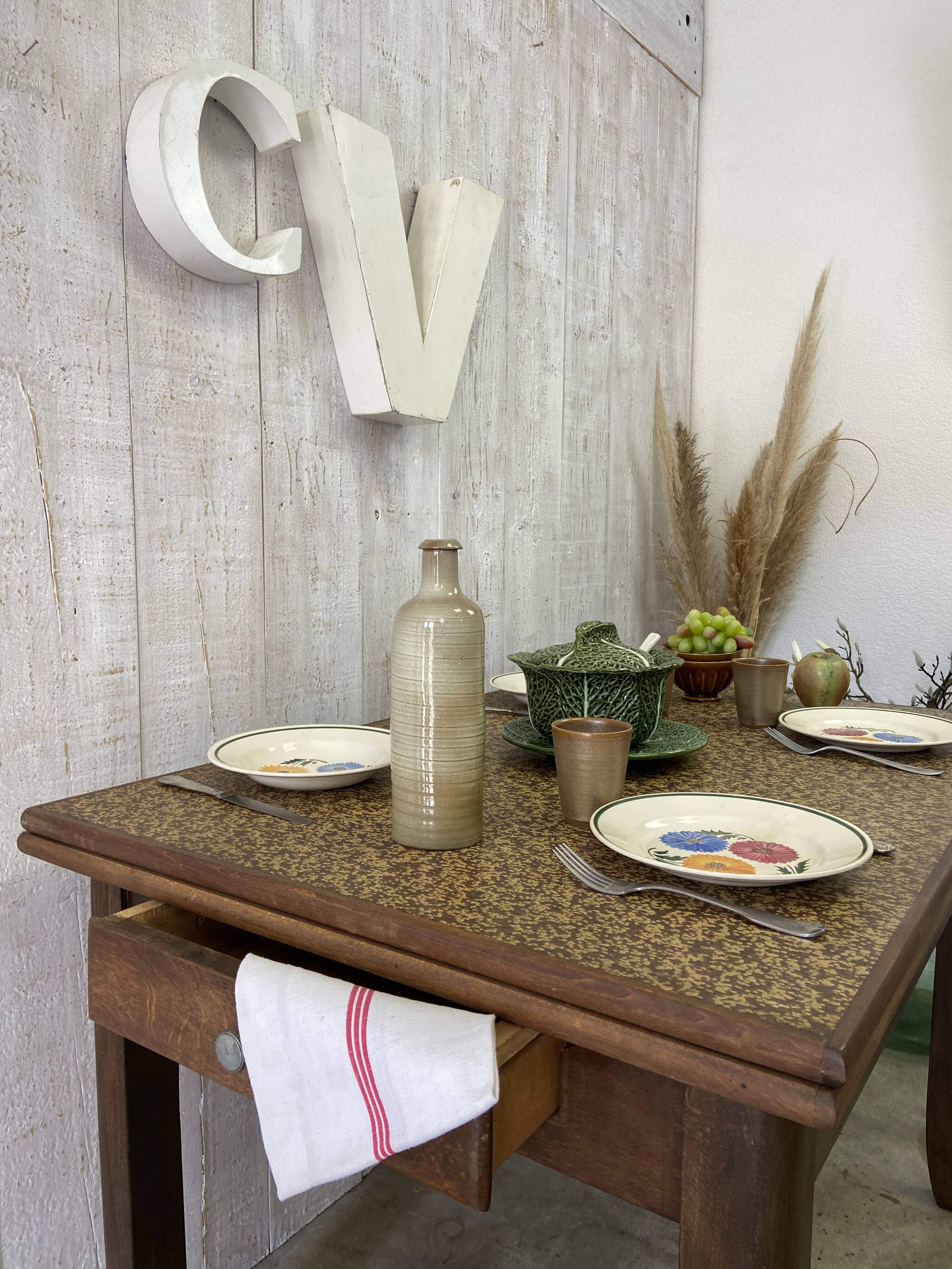 Extendable farm table