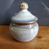 Covered pot in Poncé sandstone signed