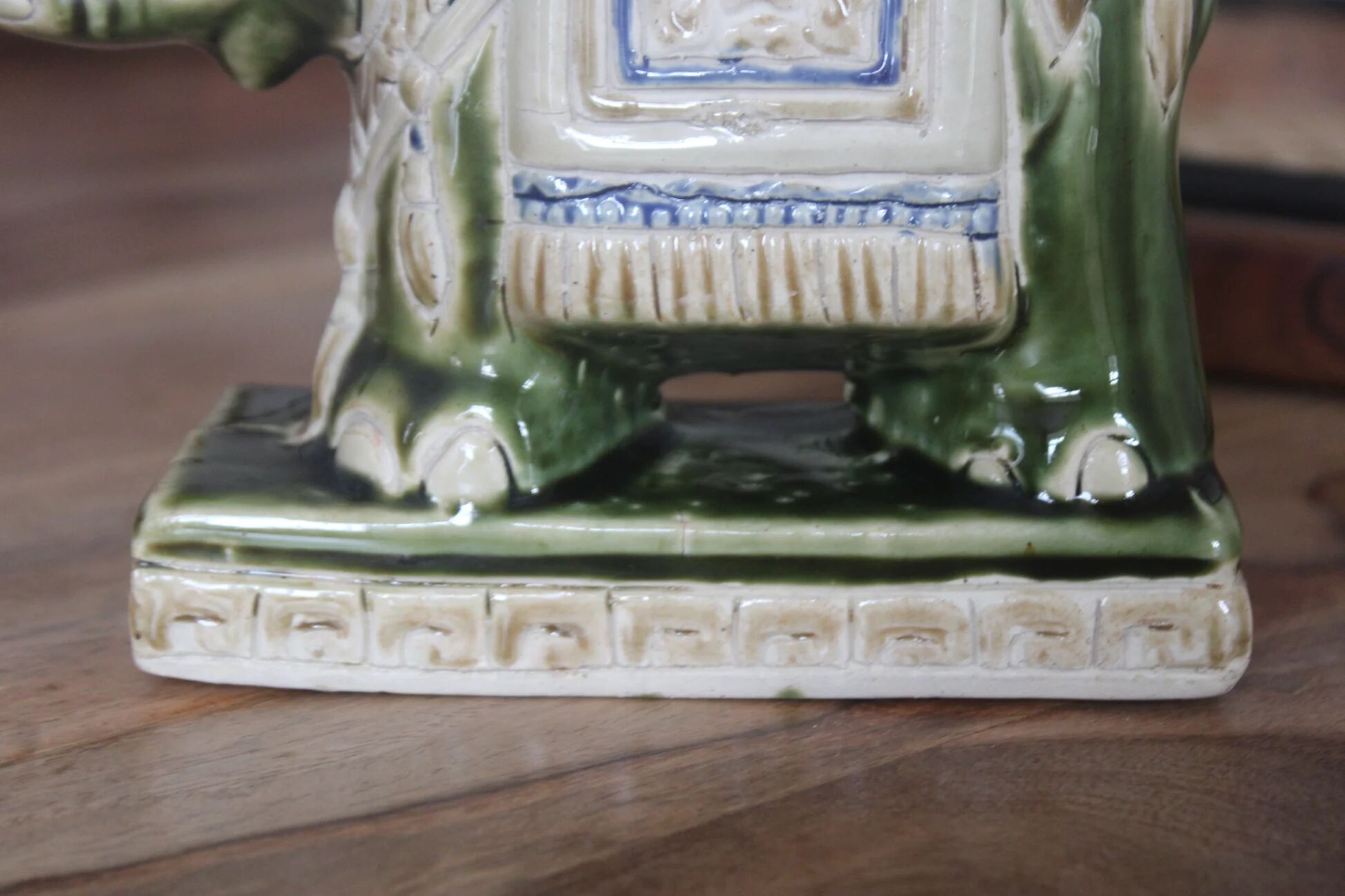 Vintage elephant ashtray in glazed ceramic – Green, cream and blue – Asian decor