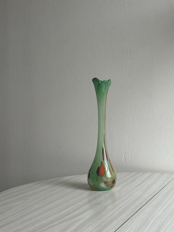 Vase soliflore en verre coloré transparent
