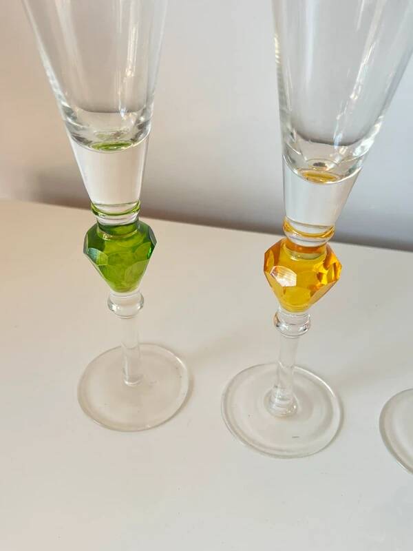 Set of 4 glass champagne flutes with coloured stems – contemporary/vintage style