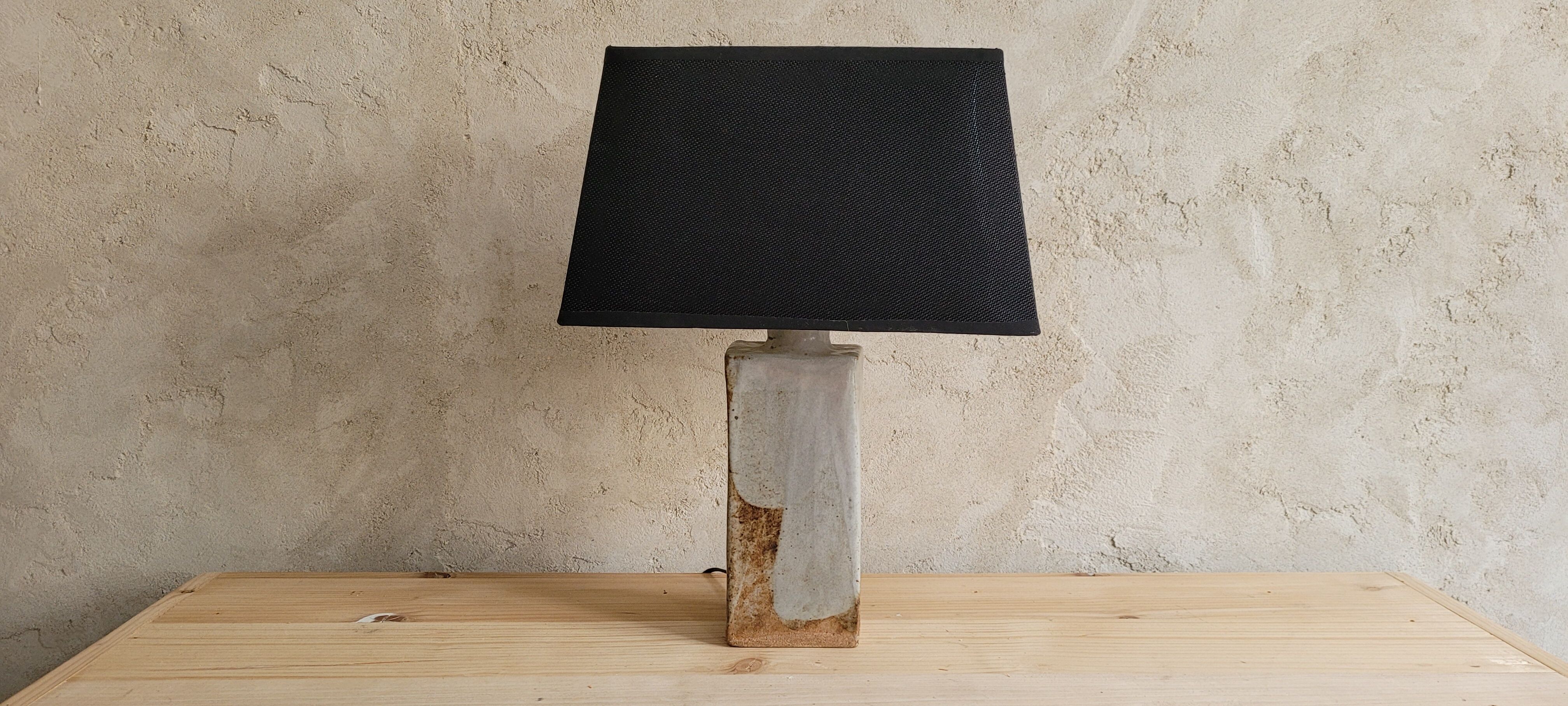 Table lamp in glazed stoneware
