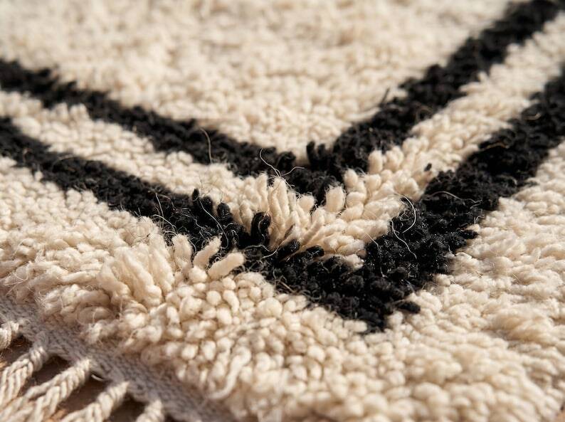 Handmade Moroccan rug in natural wool 200cm x 300cm