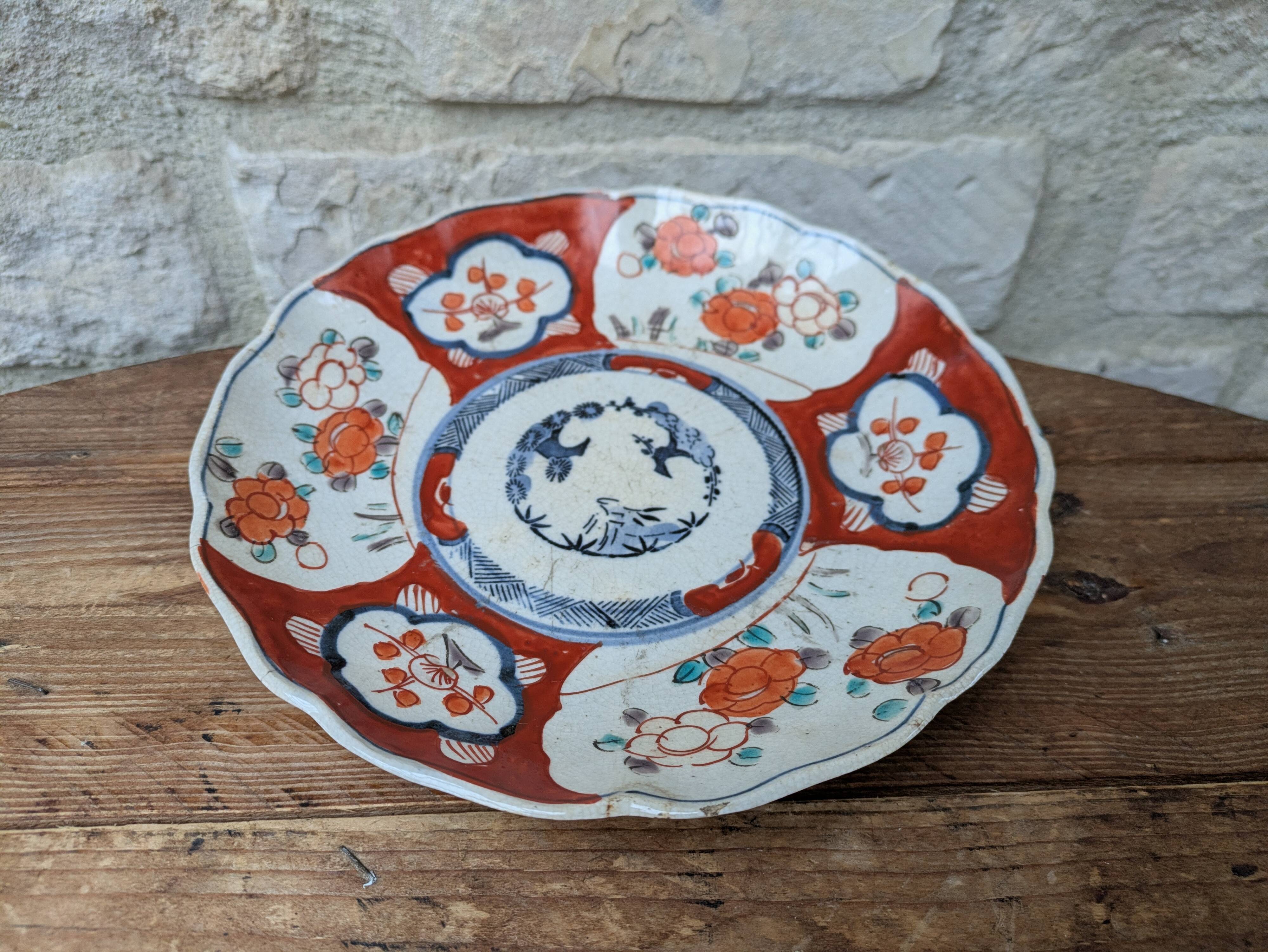 Antique Imari deep plate with red and blue floral decoration, 21.5cm.
