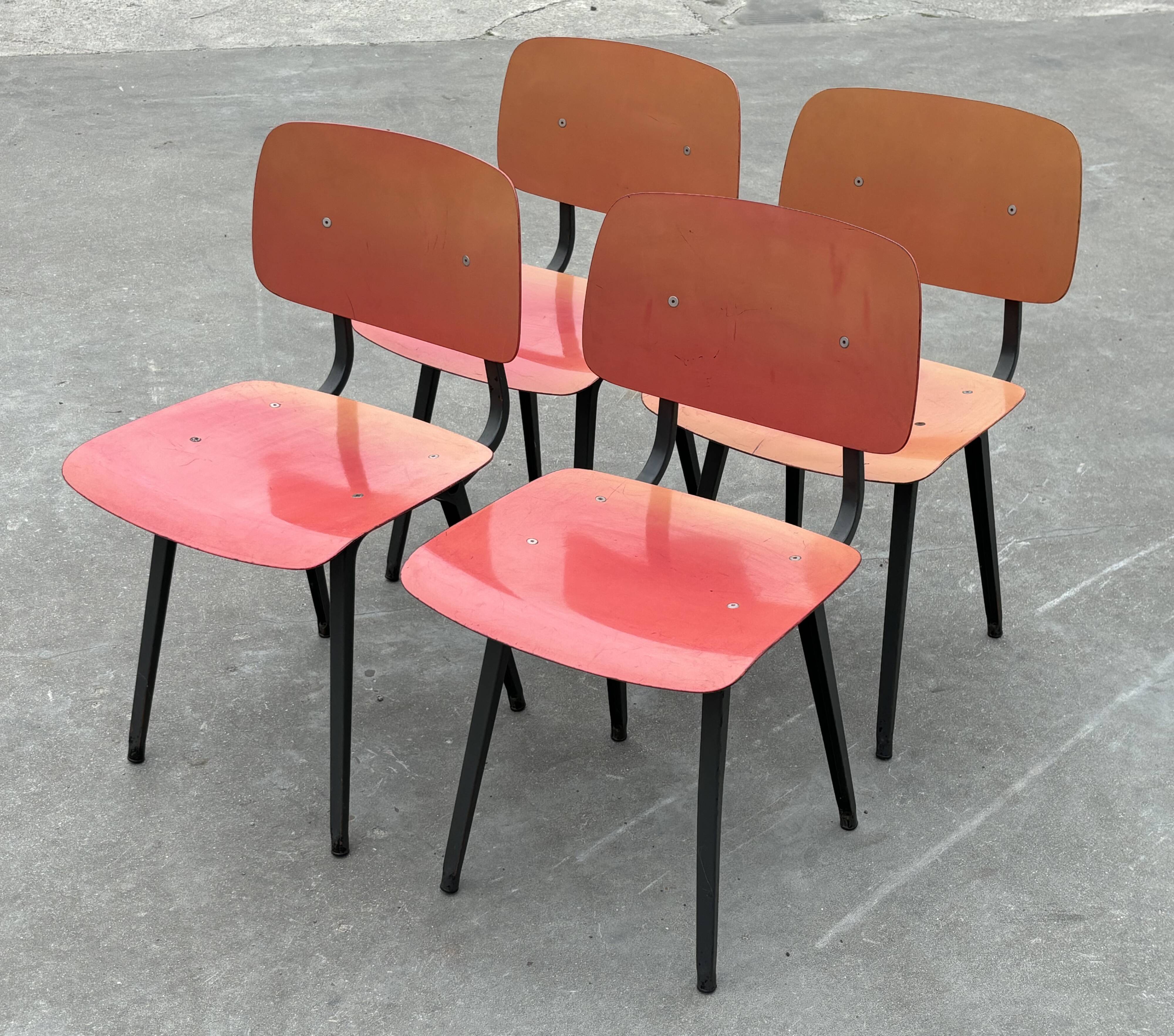 Vintage set of 4x Friso Kramer Revolt chairs Ahrend de Cirkel dutch design