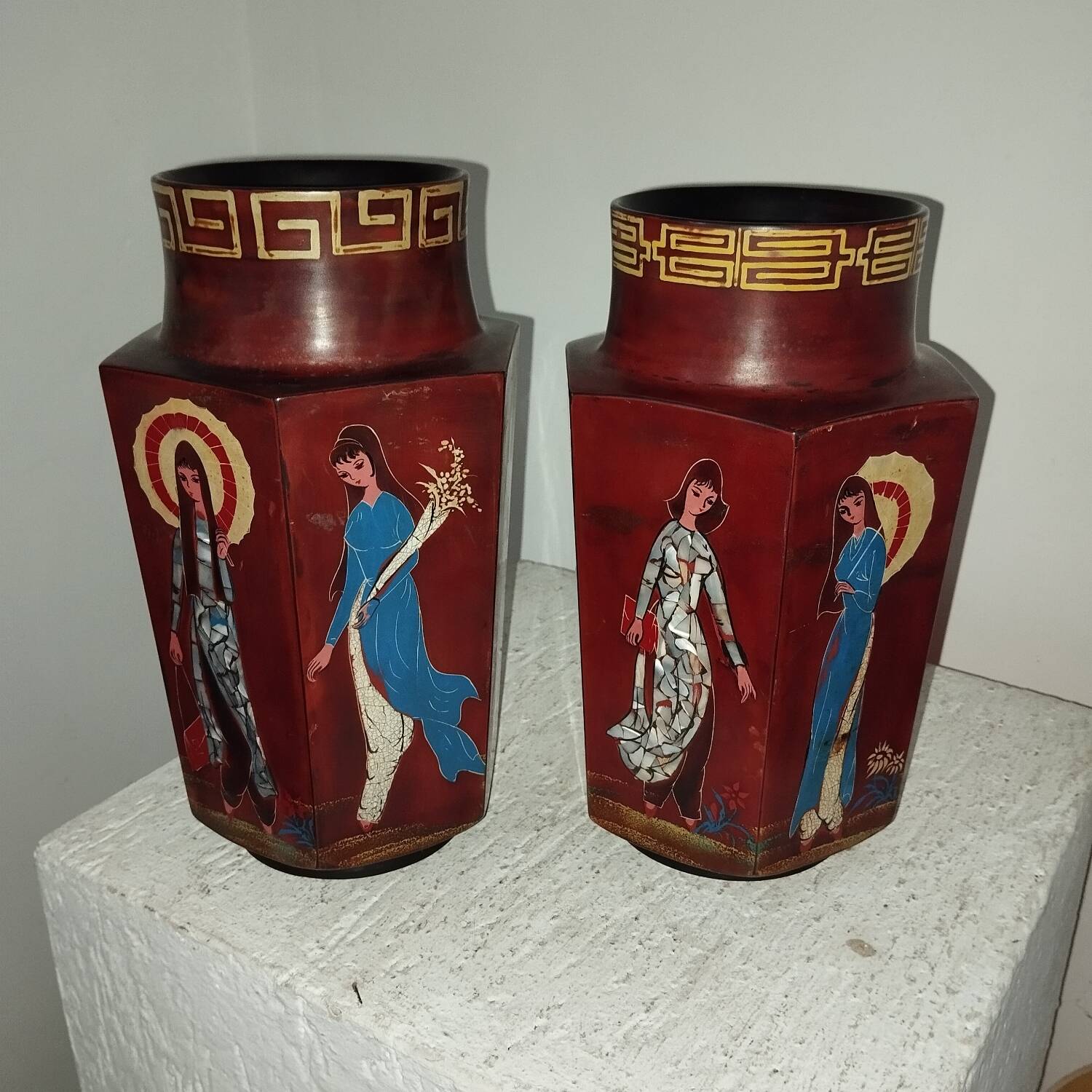 Pair of Vietnam lacquer vases from the 1950s