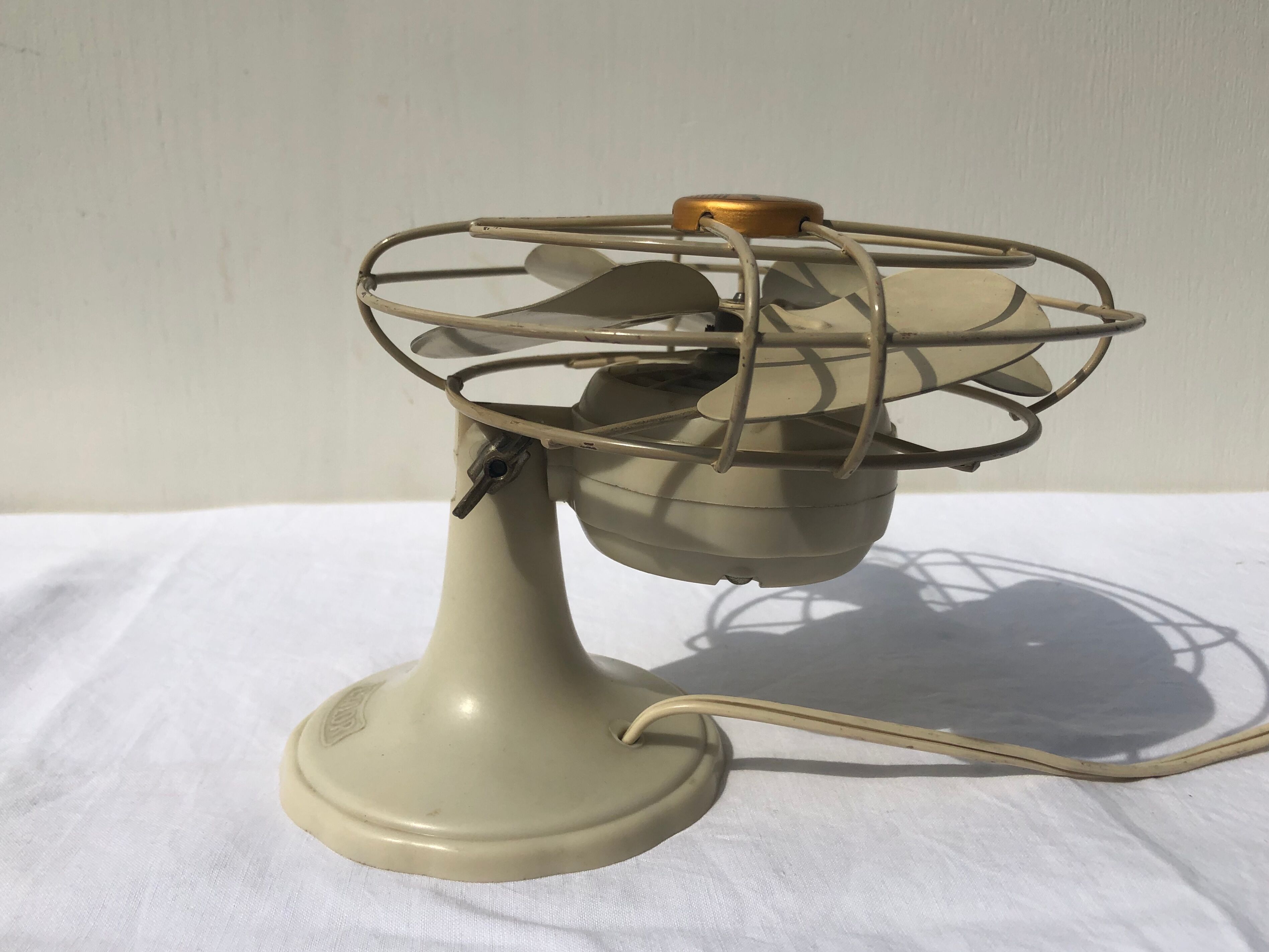 Office fan Calor 220V vintage 1957 bakelite & lacquered sheet metal