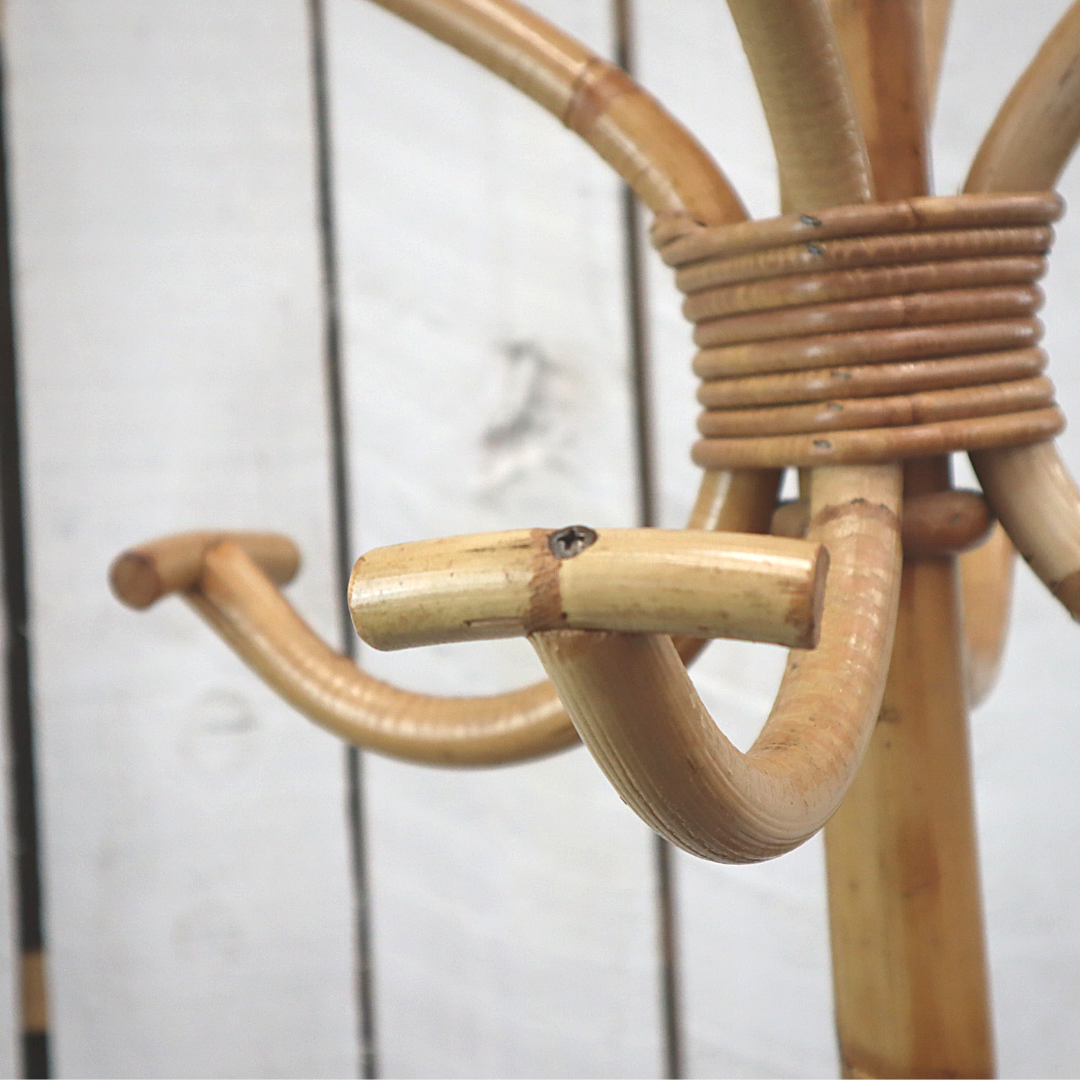 Rattan parrot coat rack