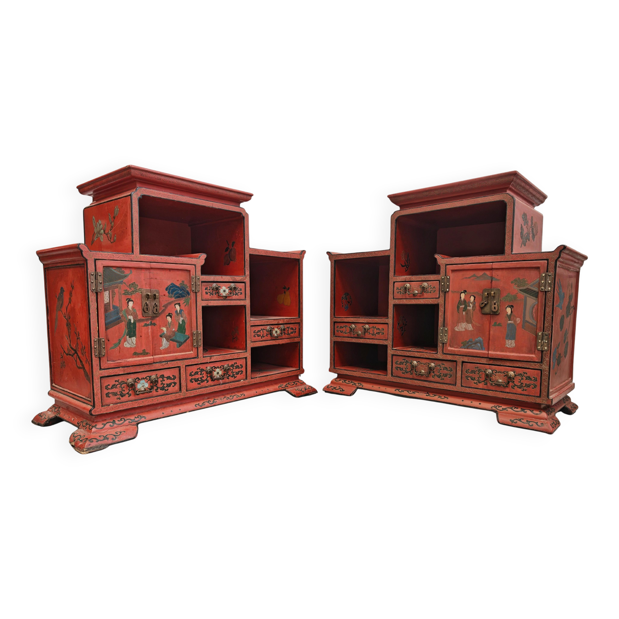 Antique bedside tables in lacquer with hand-painted decorations.