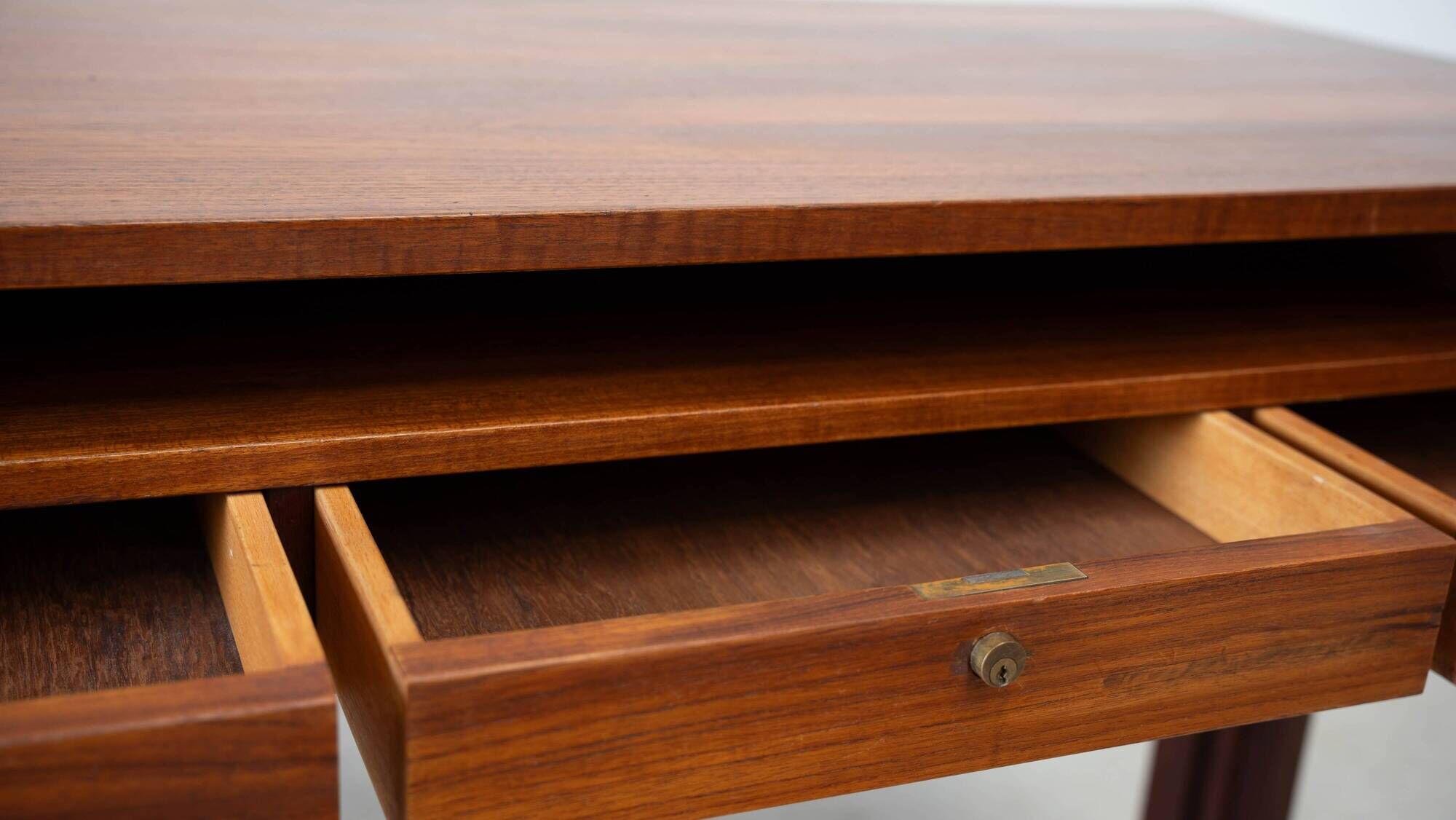 Sculptural free standing Italian desk