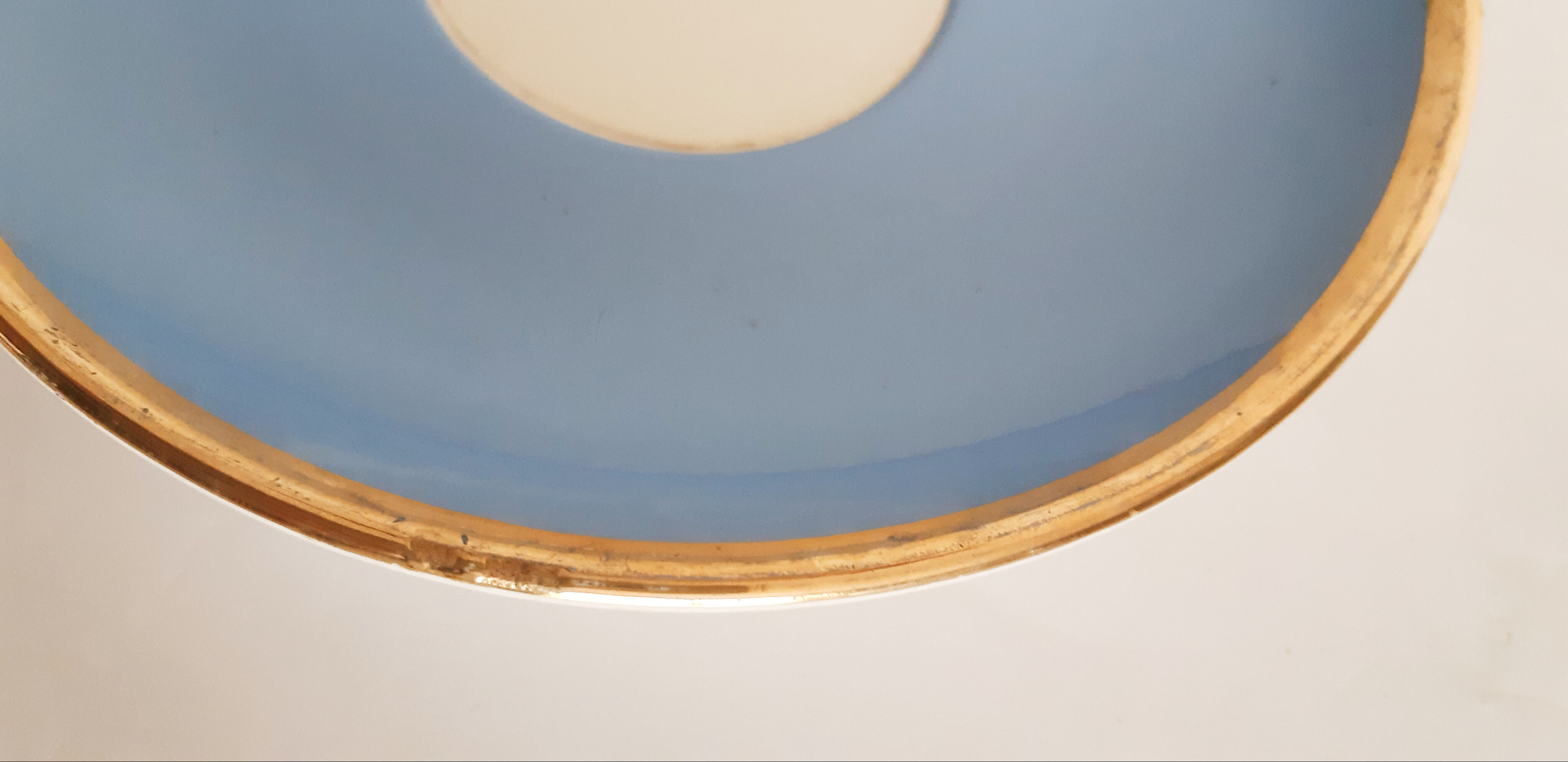 Under blue cups Villeroy and Boch