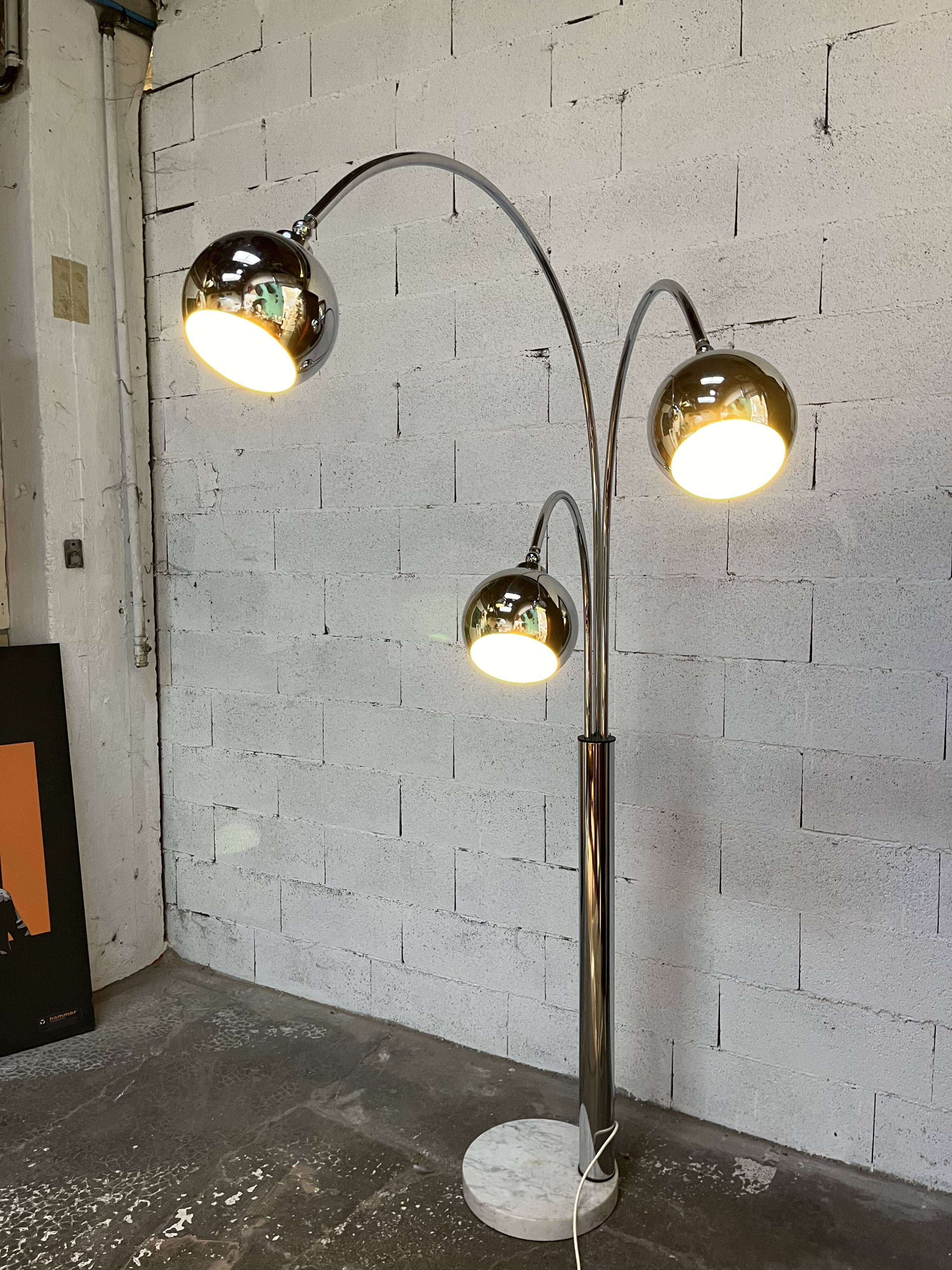 Lily of the valley floor lamp 1970 design Goffredo Reggiani