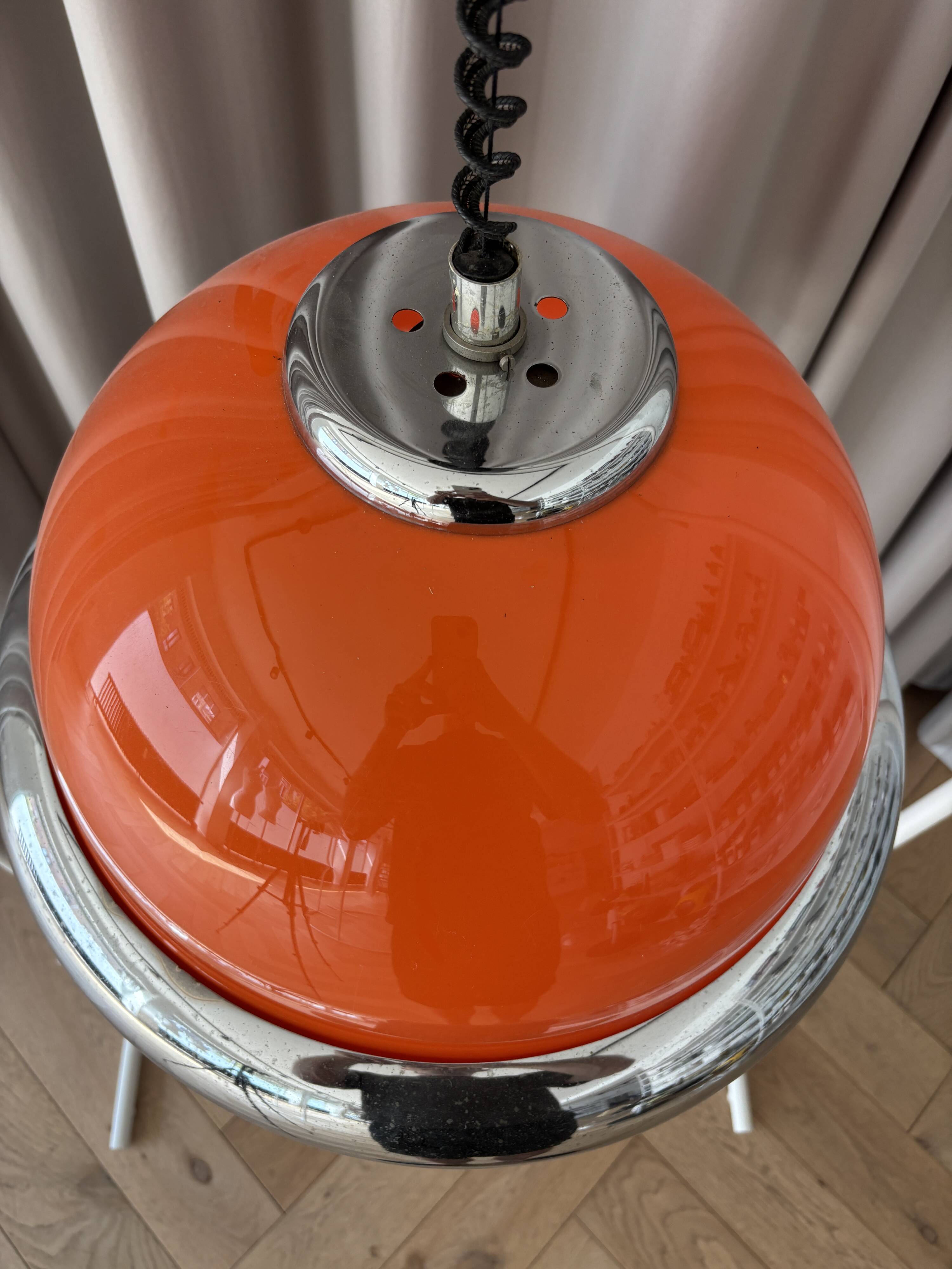 Lampe pendentif orange de l'âge spatial vintage 1973 – Chrome et acrylique