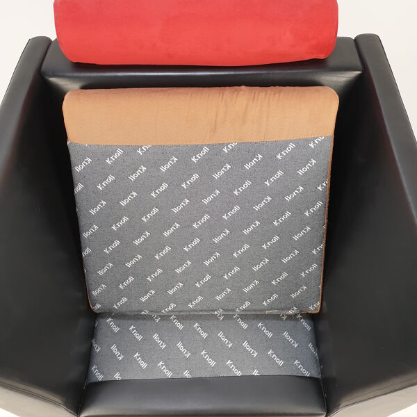 Fauteuil par Ettore Sottsass pour Knoll Italie années 1980