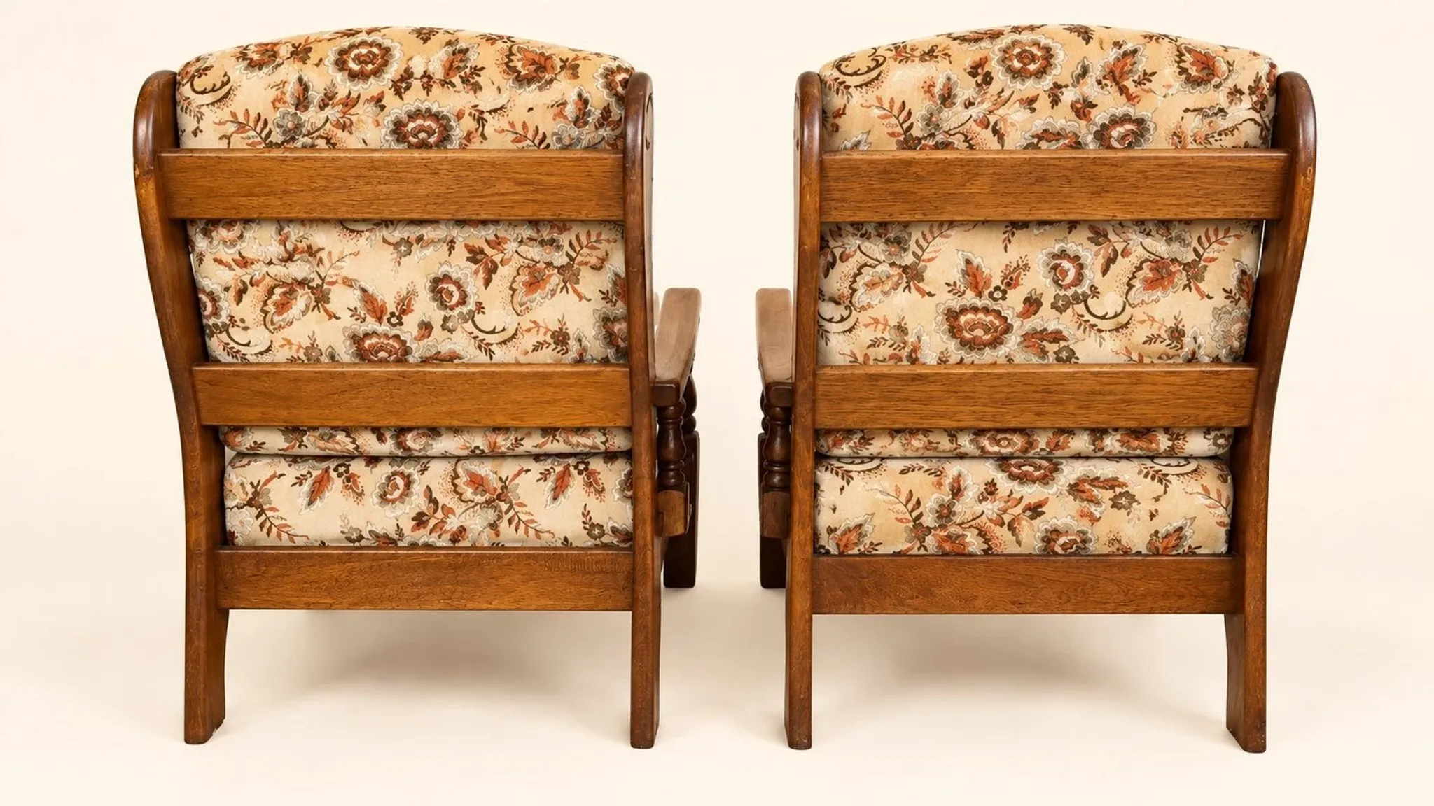 Pair of vintage 70s lounge chairs in wood & floral fabric