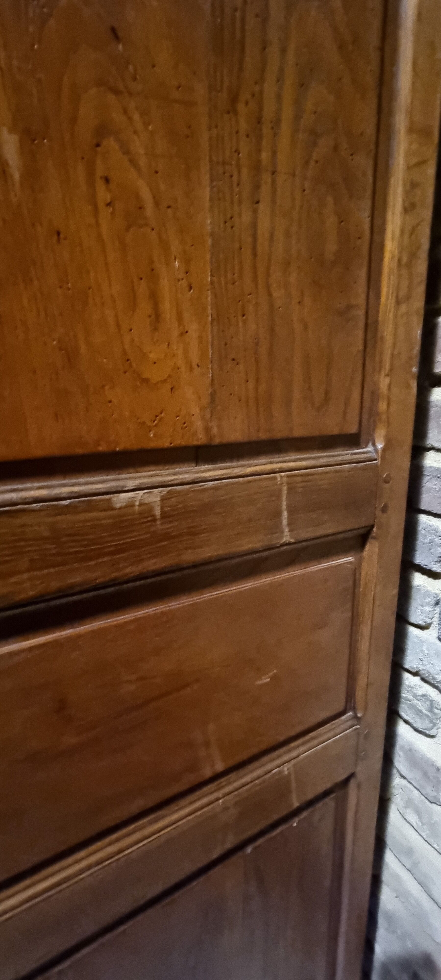 Wardrobe in solid wood