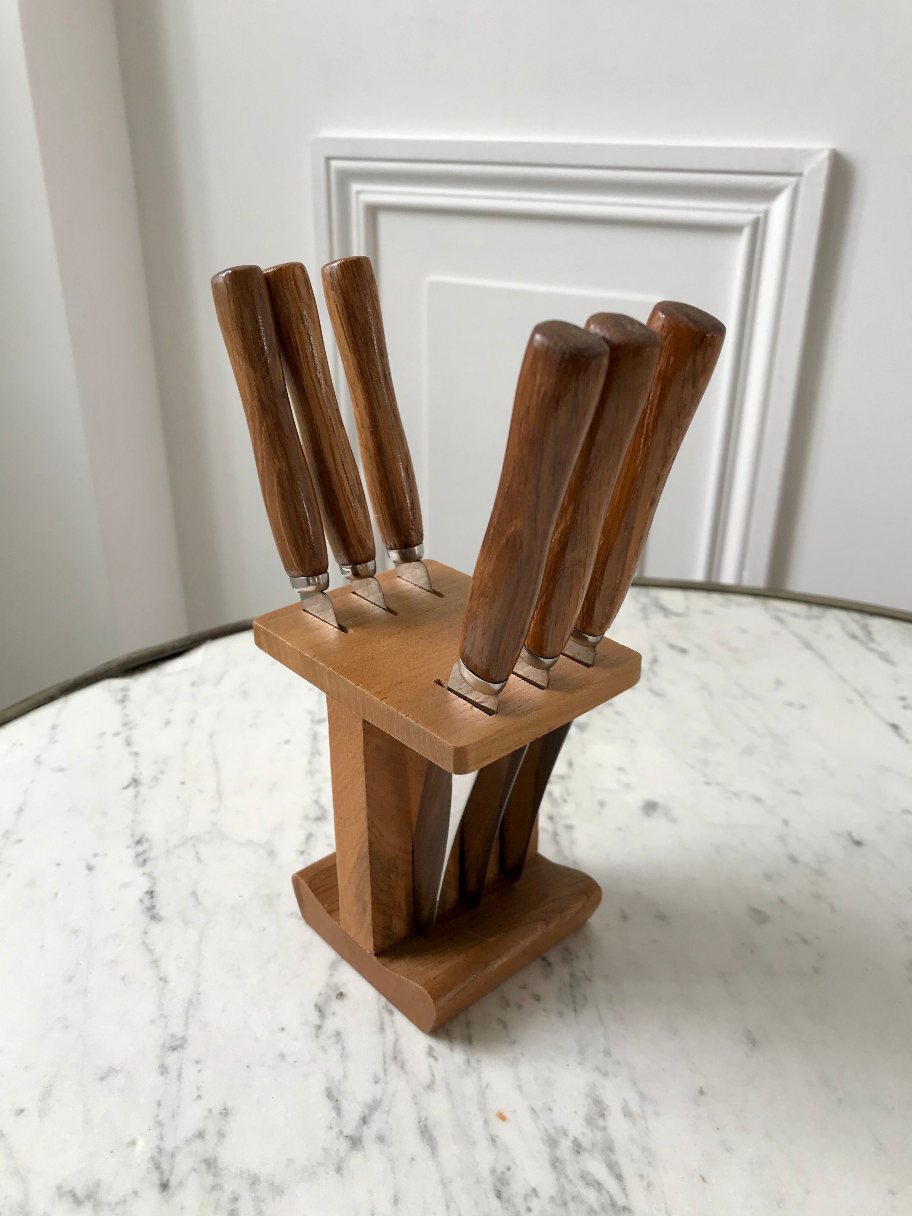 Set of 6 wooden butter knives and their support 70s