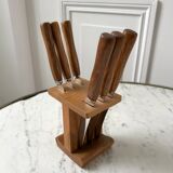 Ensemble de 6 couteaux à beurre en bois et leur support années 70