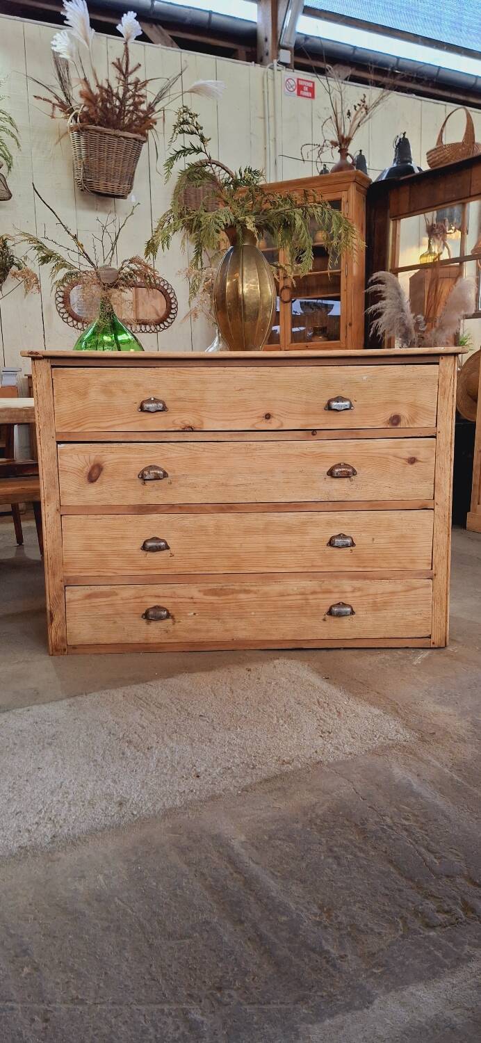 Trade furniture with drawers