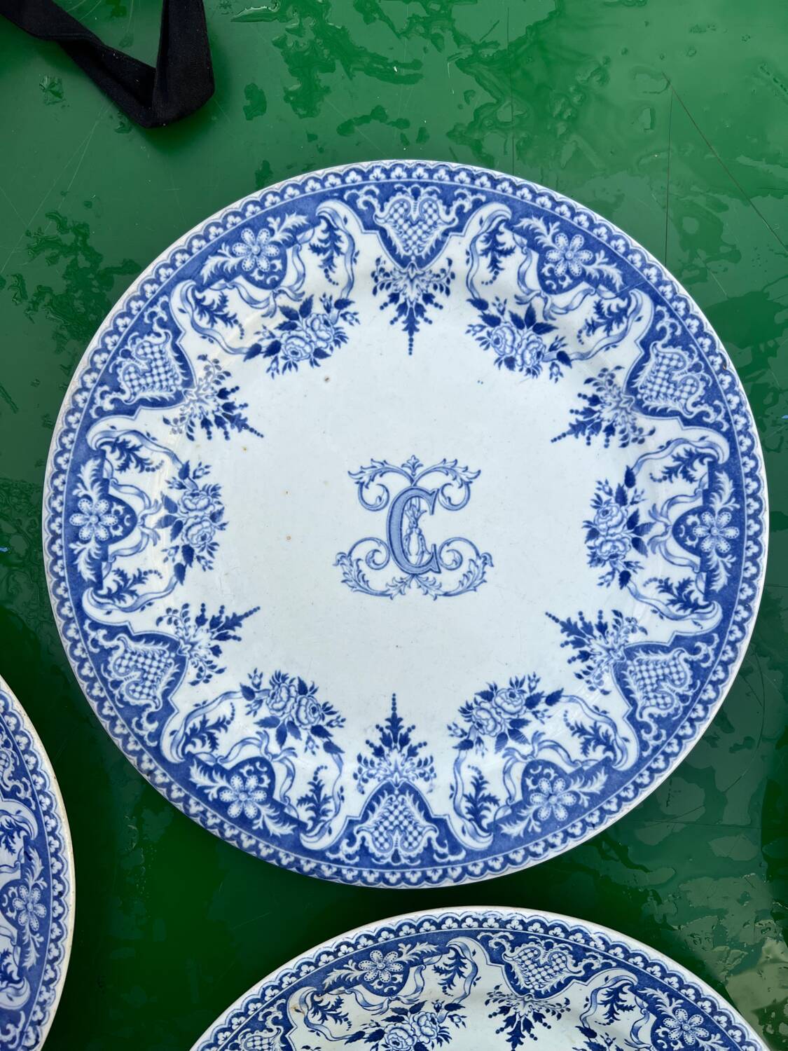 6 assiettes Gien série monogramme « 2nd choix »