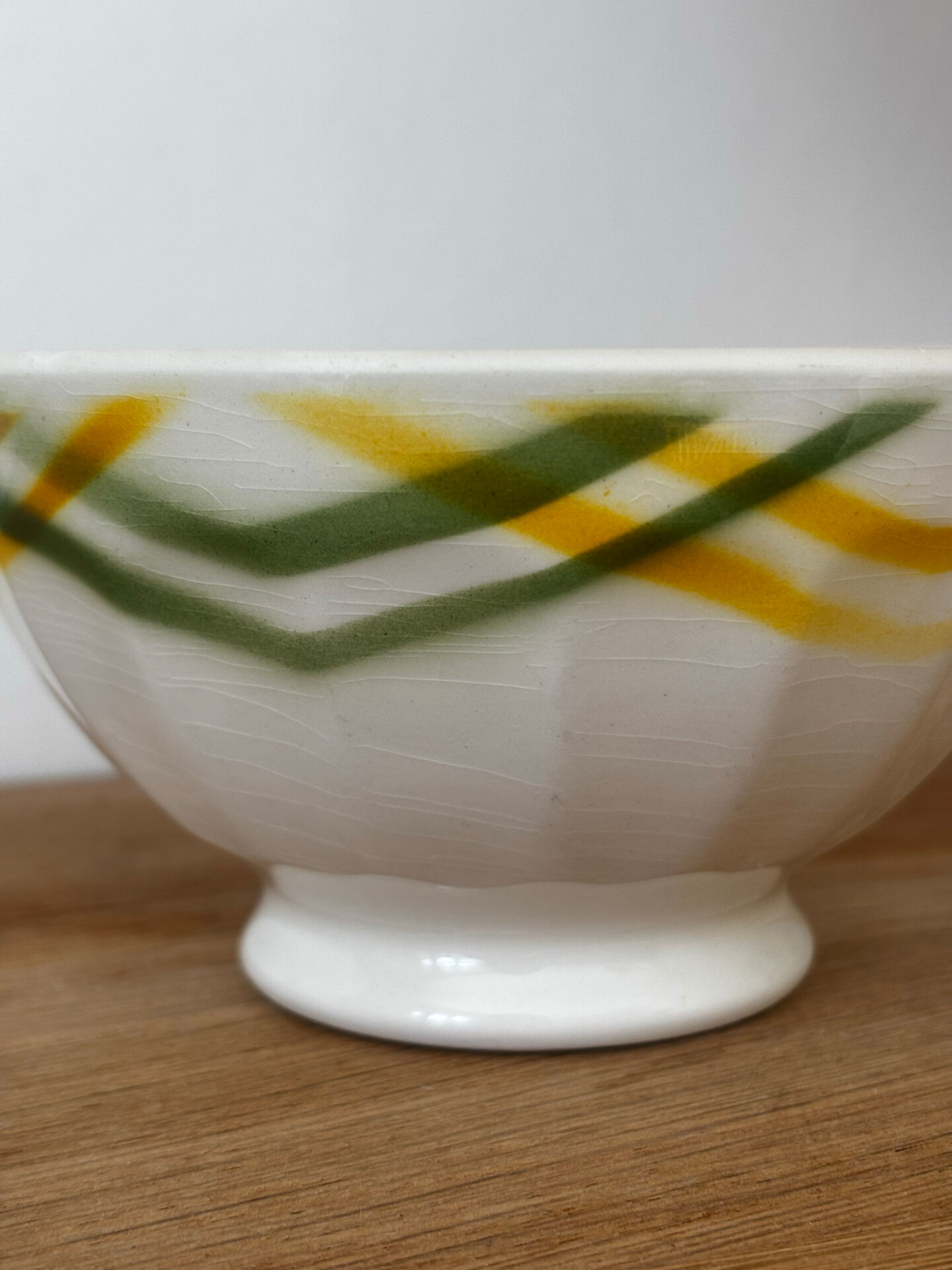 Ancien bol à facettes imprimé torchon jaune et vert