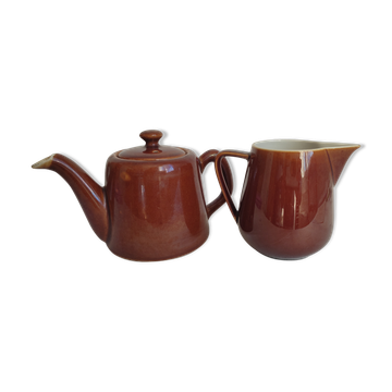 Teapot and milk jar from Bistrot Villeroy Bosh