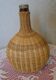 Bouteille plate recouverte d'osier vintage