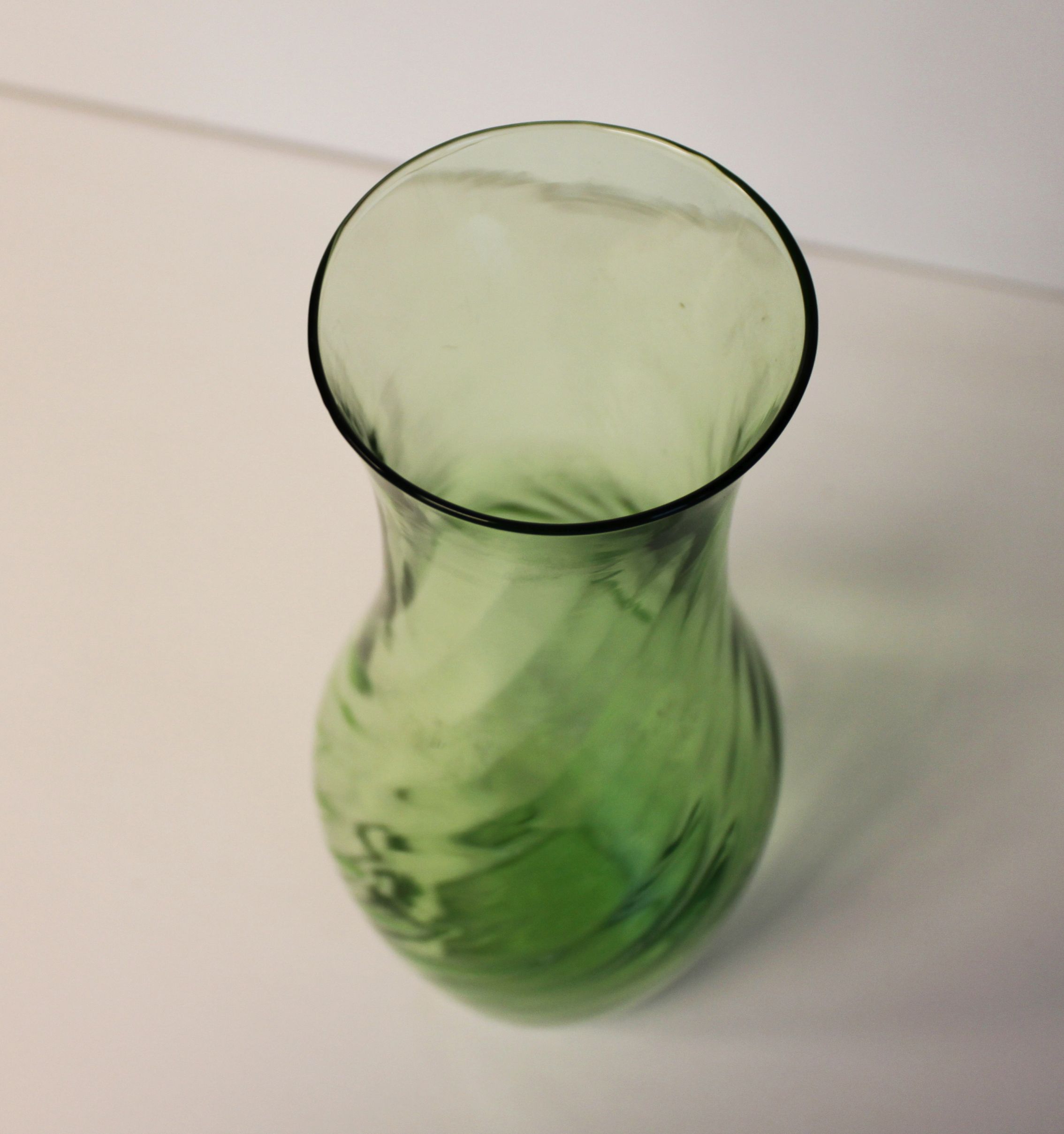 Vase en verre émeraude, Italie, 1970.