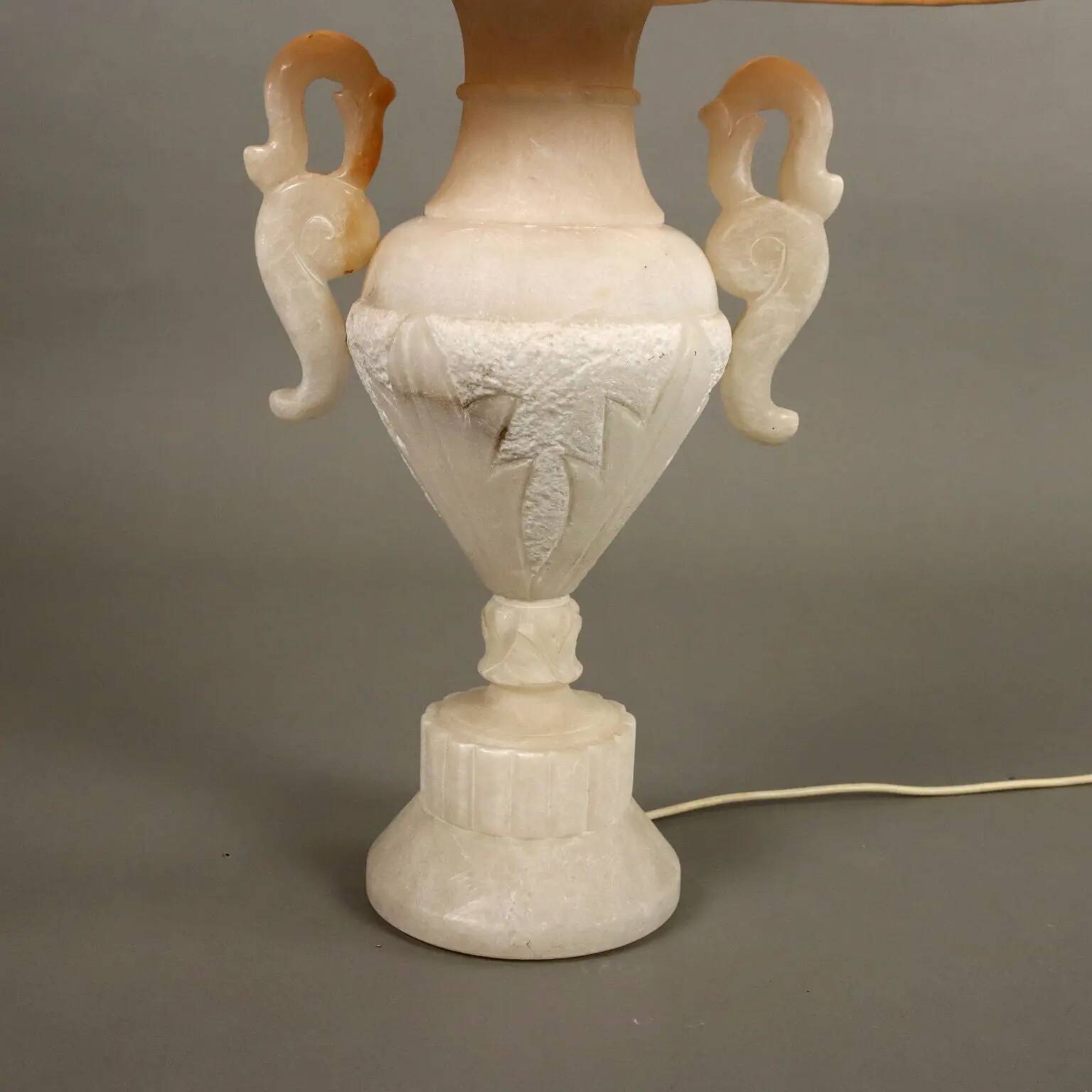 Antique table lamp in alabaster, Italy, 20th century.