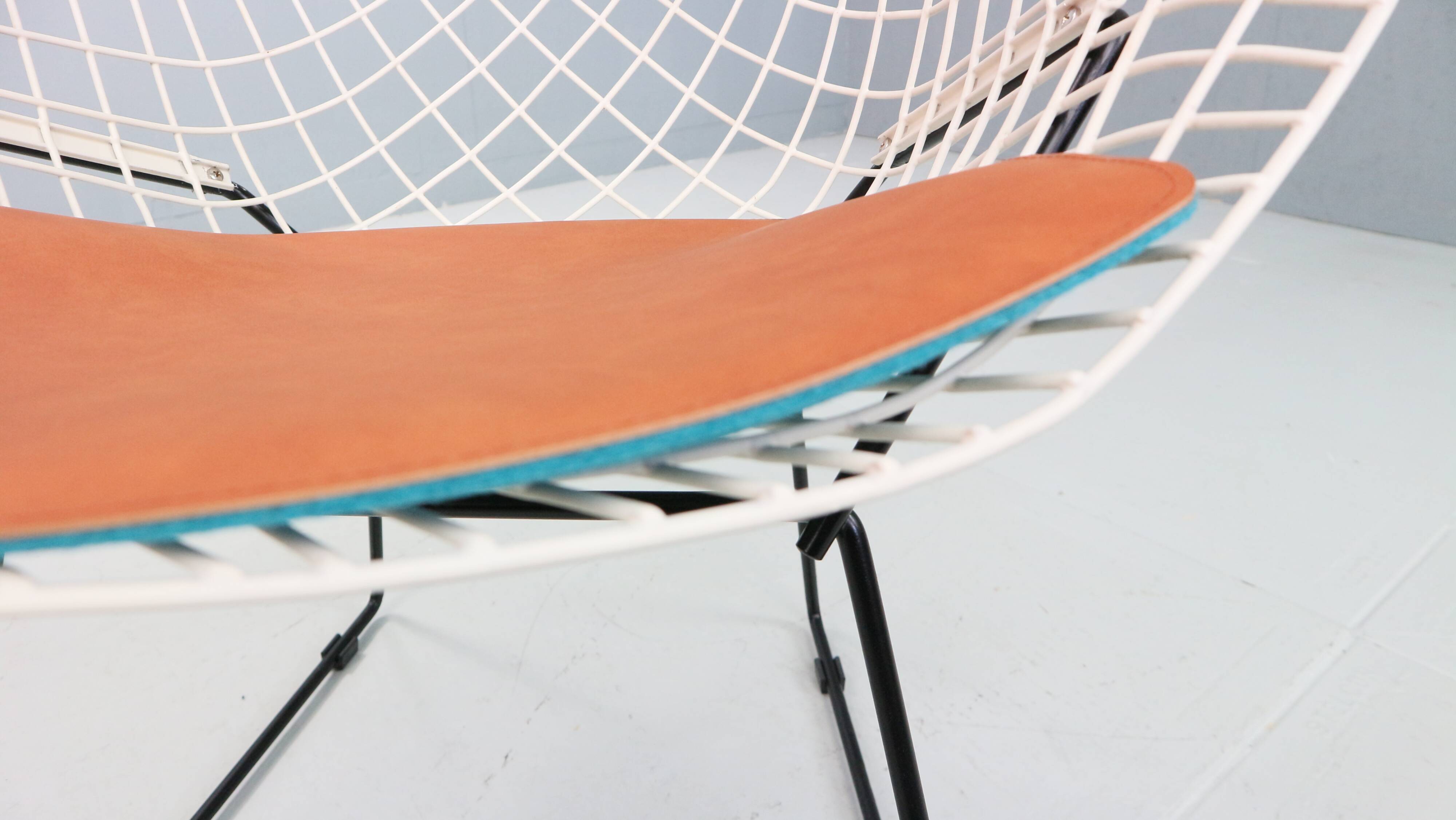 Diamond chair by Harry Bertoia in white & black metal and new leather seati