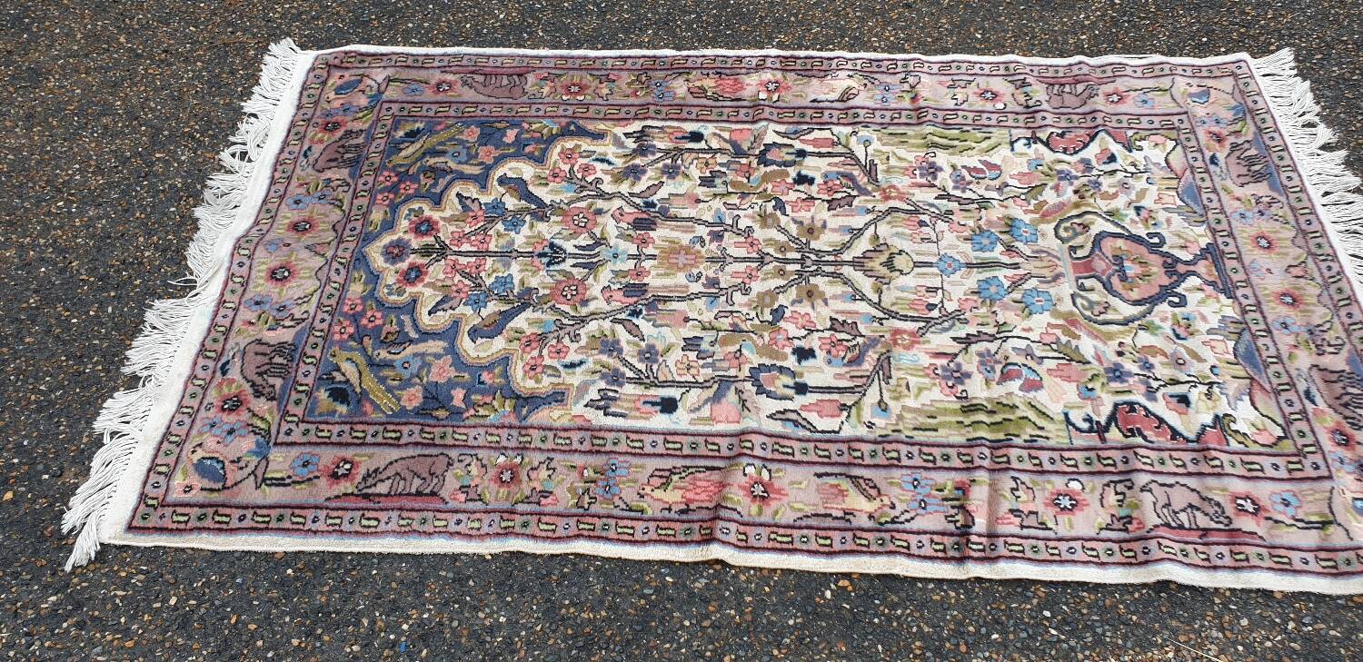 Oriental wool velvet rug