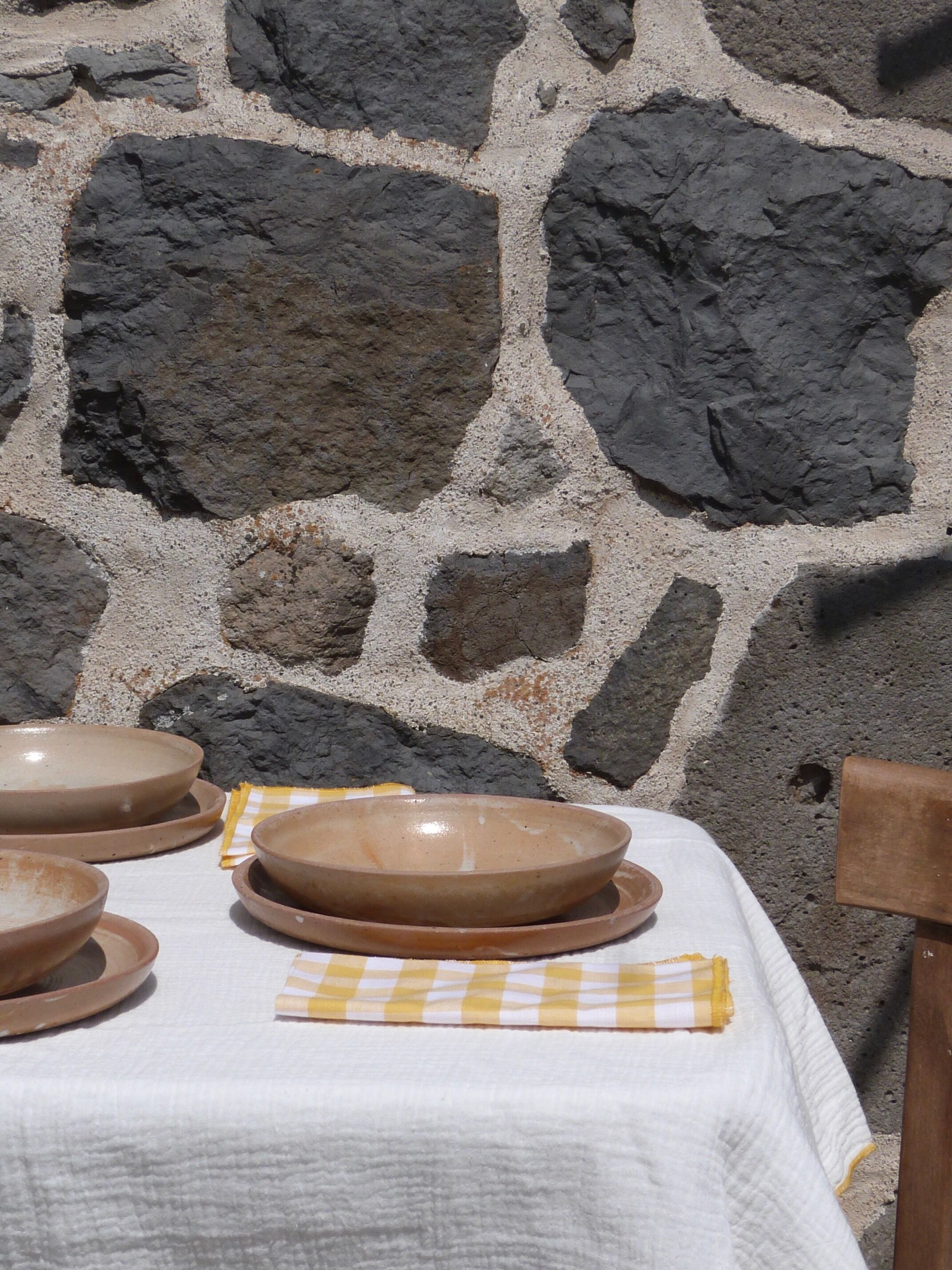 Set of 4 hollow sandstone plates