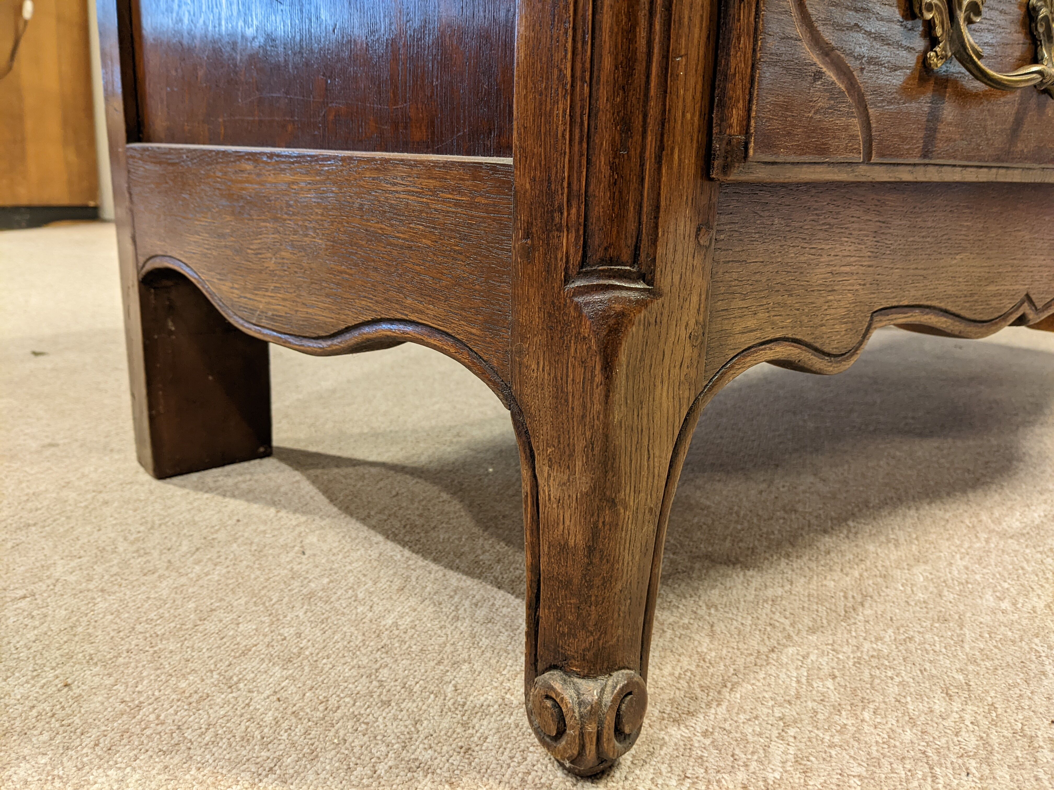 Commode Louis XV en chêne