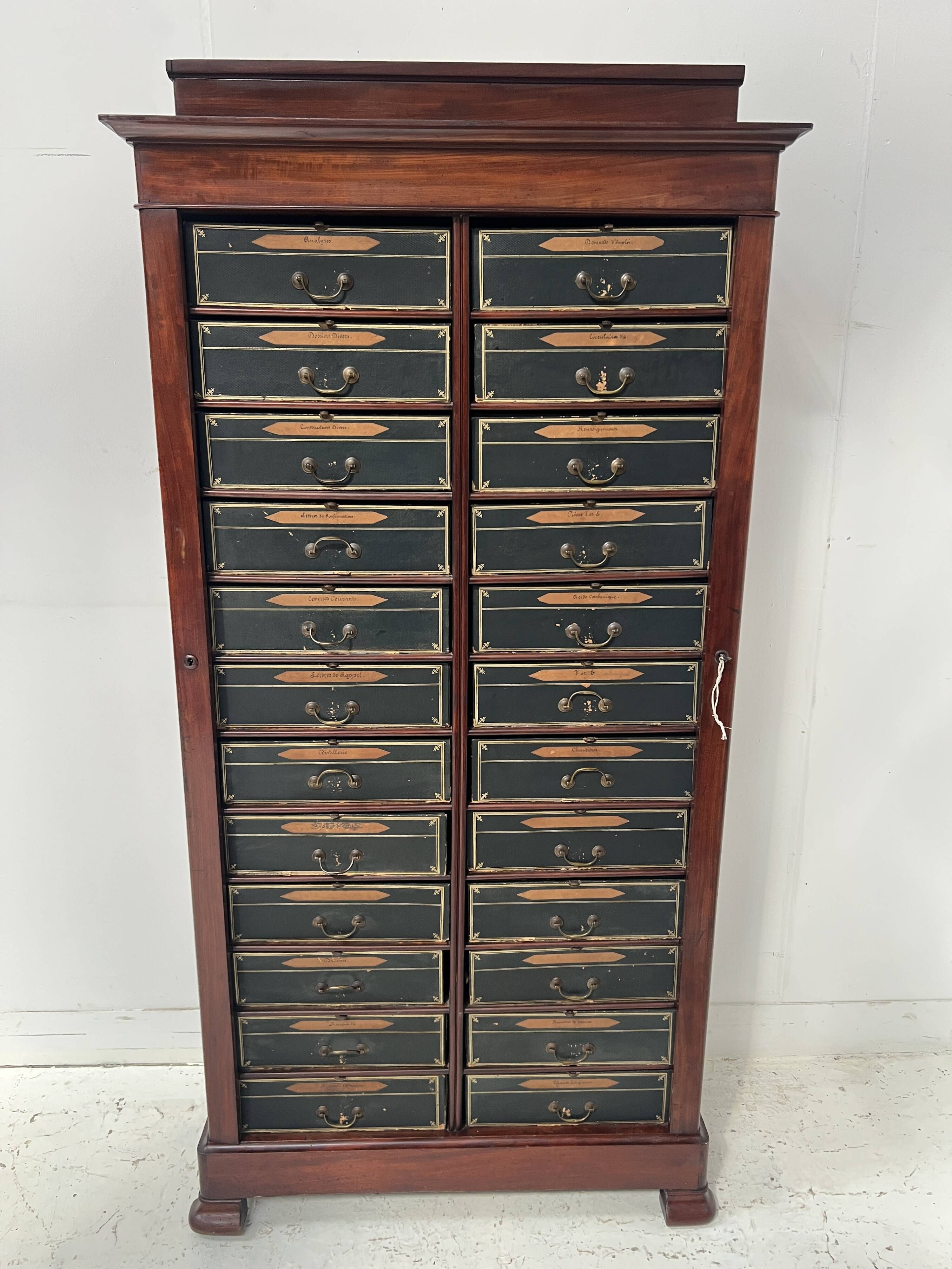 Louis Philippe period cabinet in mahogany veneer, 19th century.