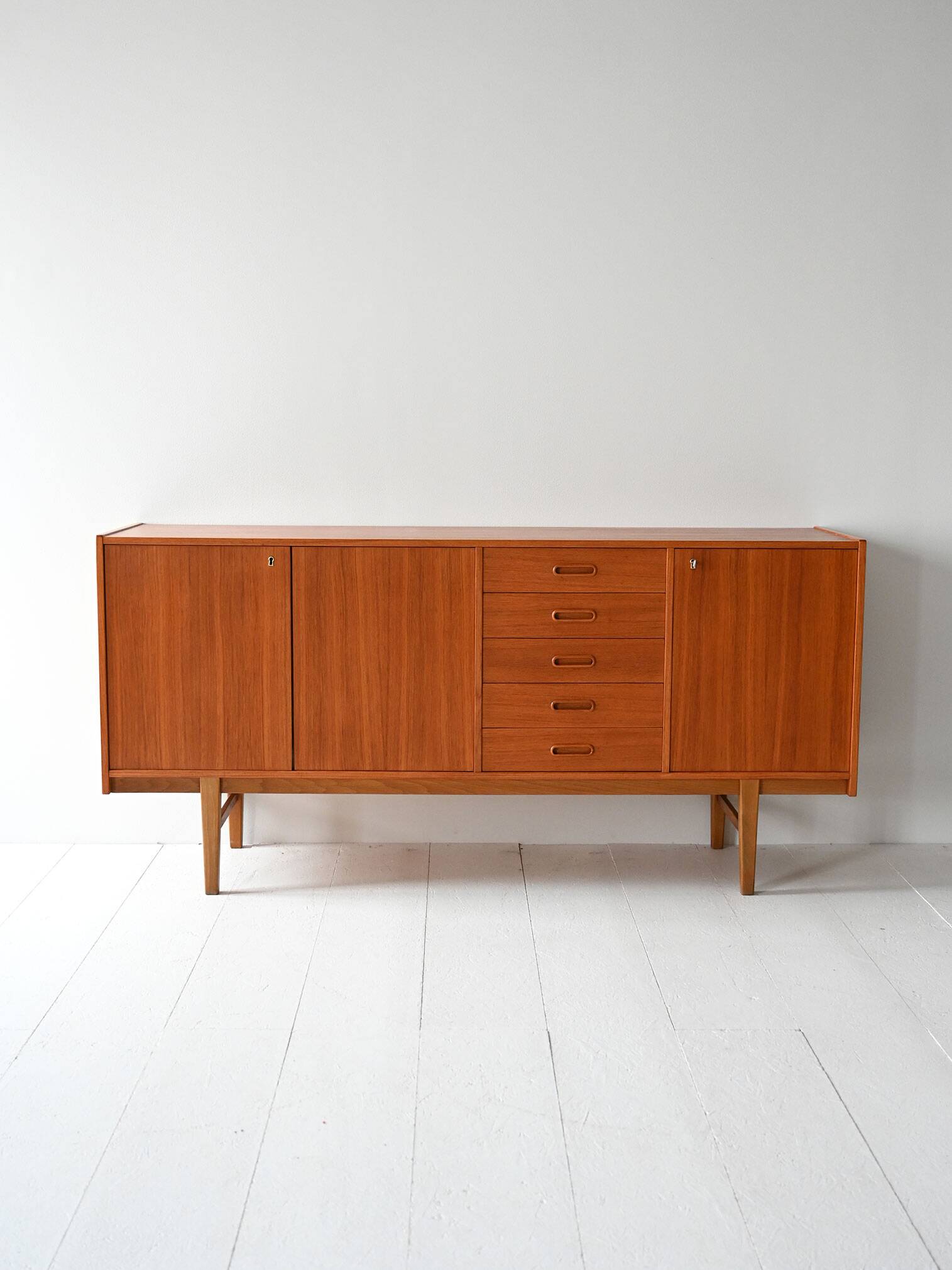 Buffet scandinave vintage en teck des années 1960