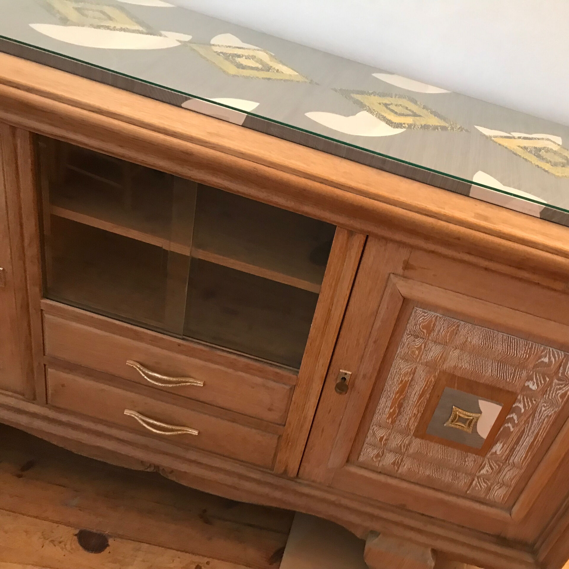 Buffet from the 1940s-50s inspired by Art Deco
