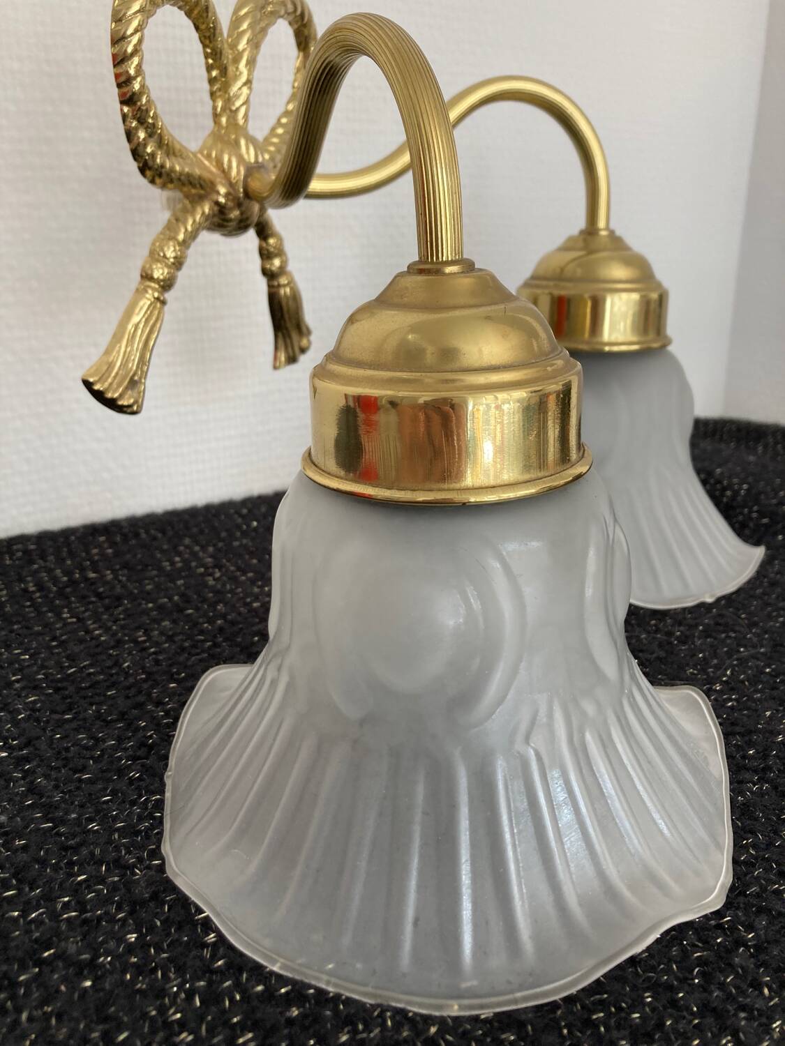Double tulip wall light