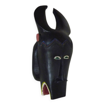 Large zoomorphic mask from the Baoulé ethnic group of Côte d'Ivoire made of wood.